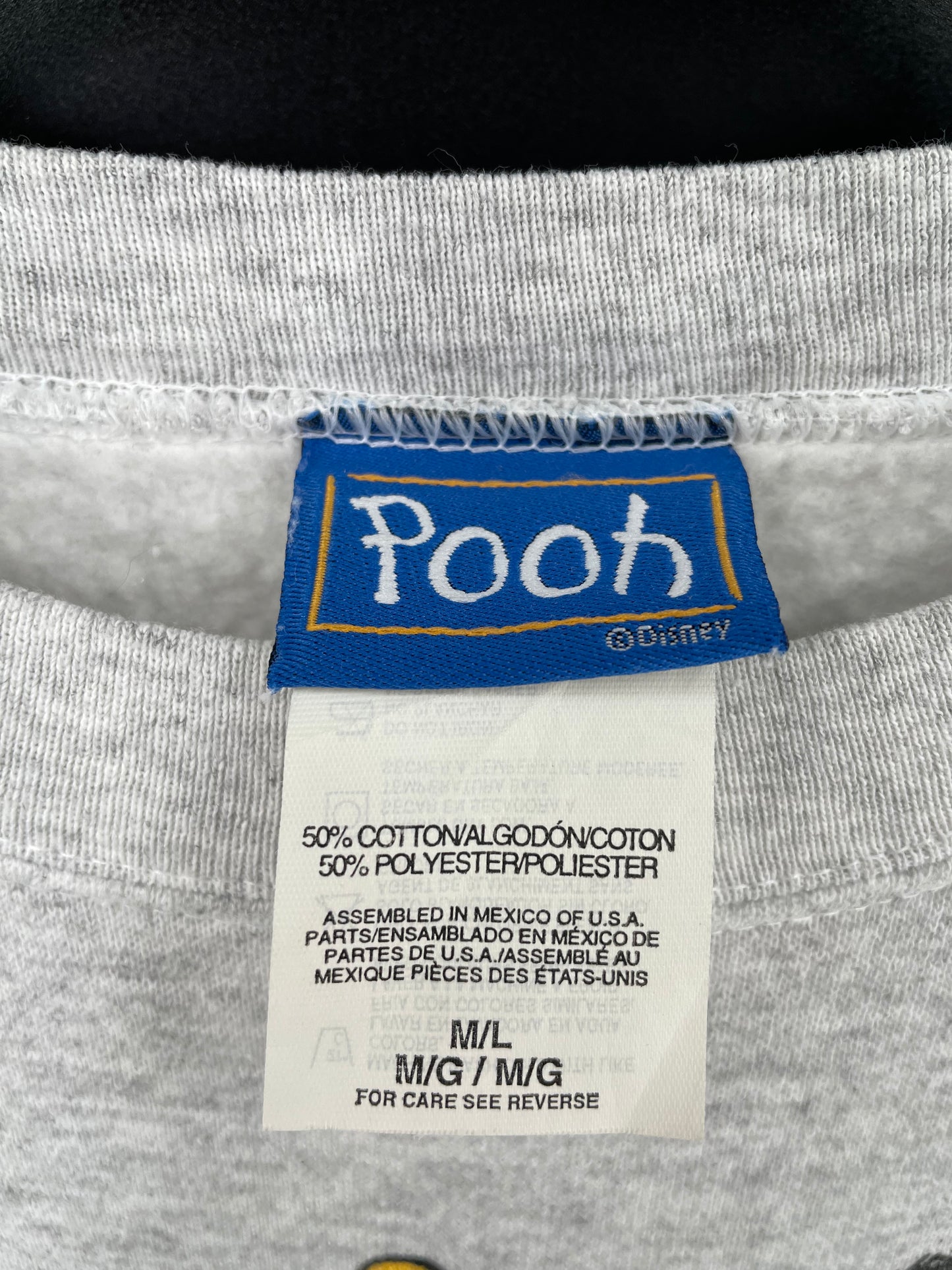 00' DISNEY WINNIE THE POOH Size M/L Vintage Sweat-shirt / K3209