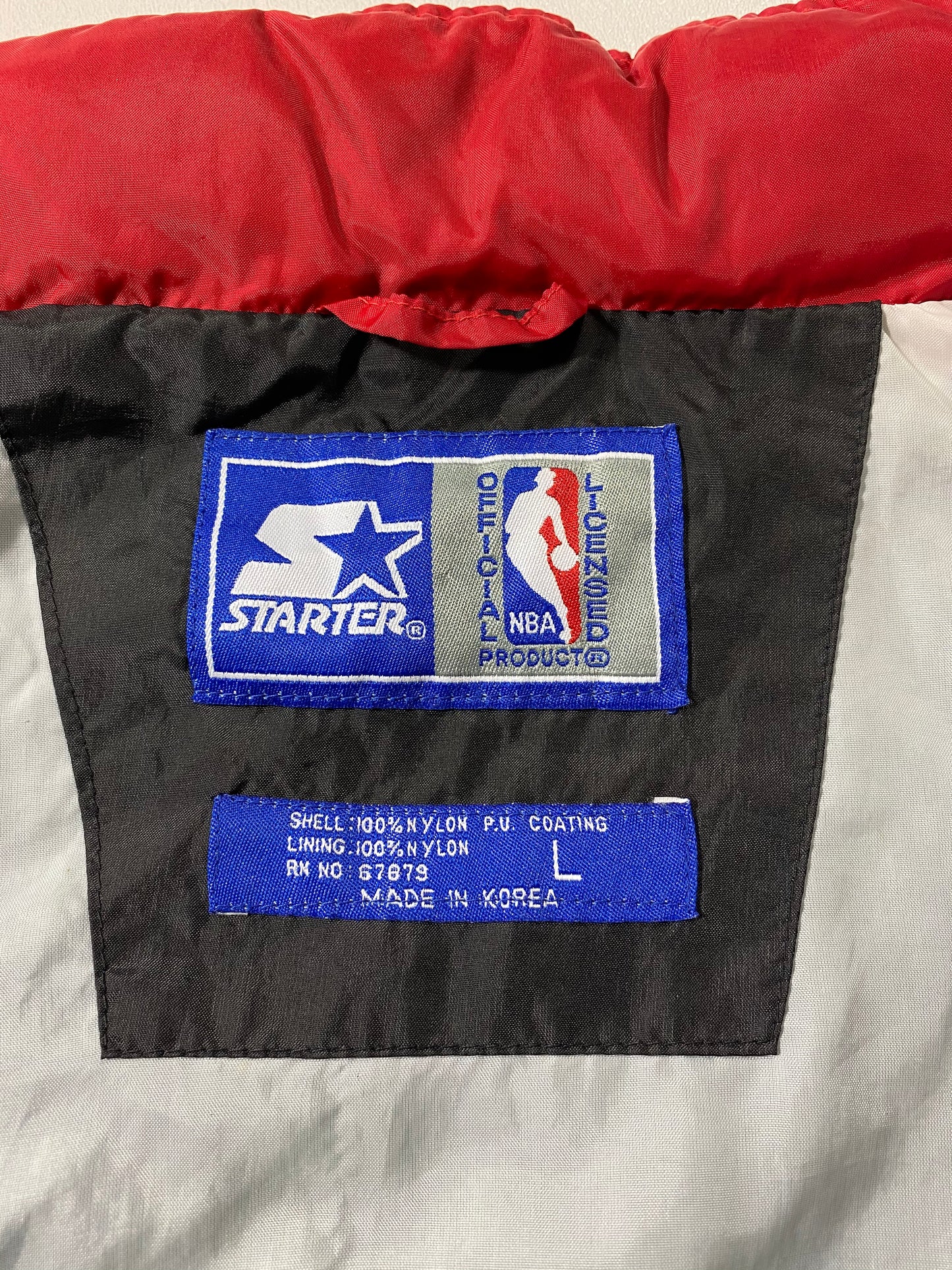 90's STARTER CHICAGO BULLS Size L Vintage NBA Nylon Jacket / 6830