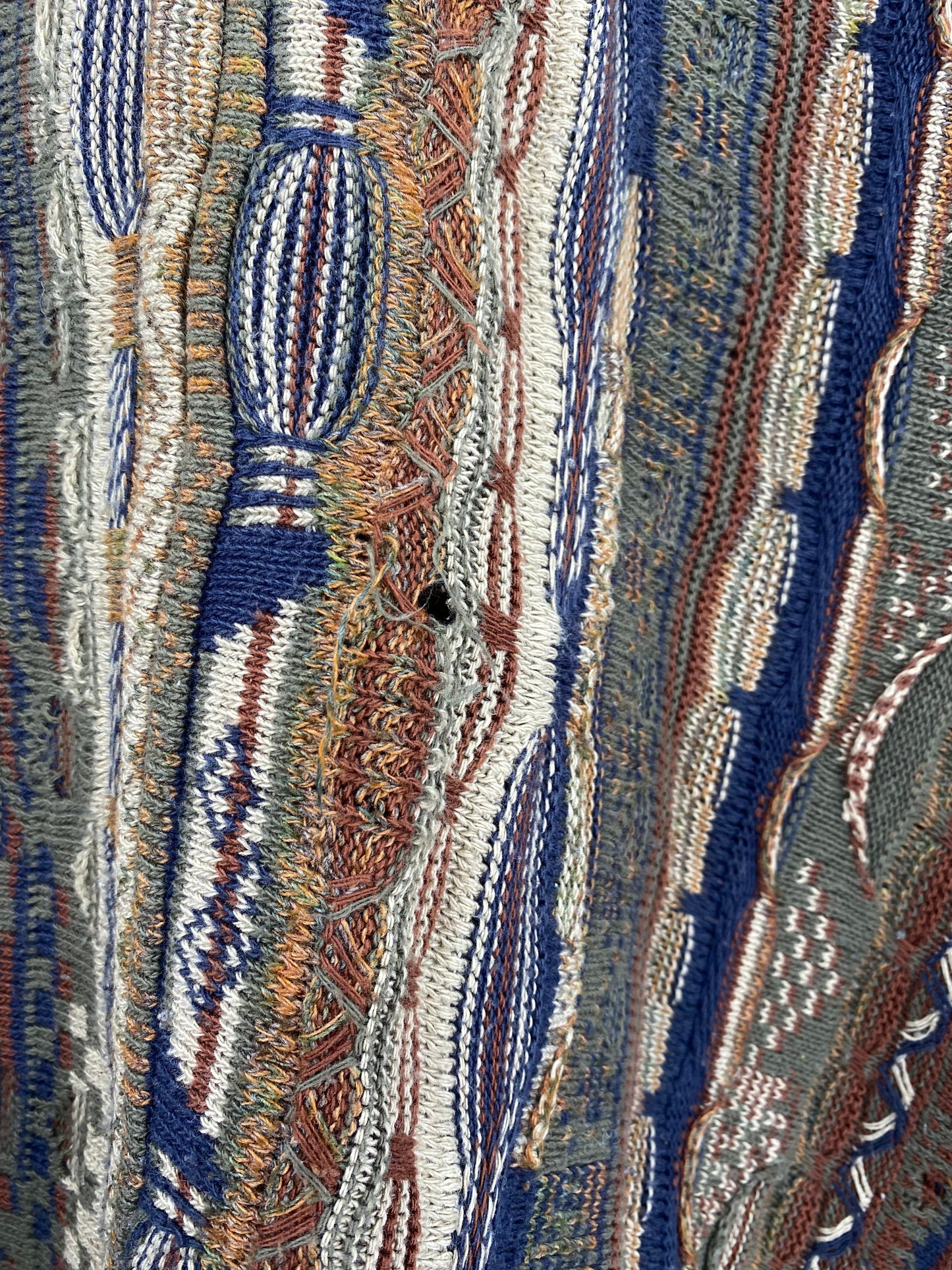 Vintage 3D Coogi-Style Size XL Knit Sweater / 9819