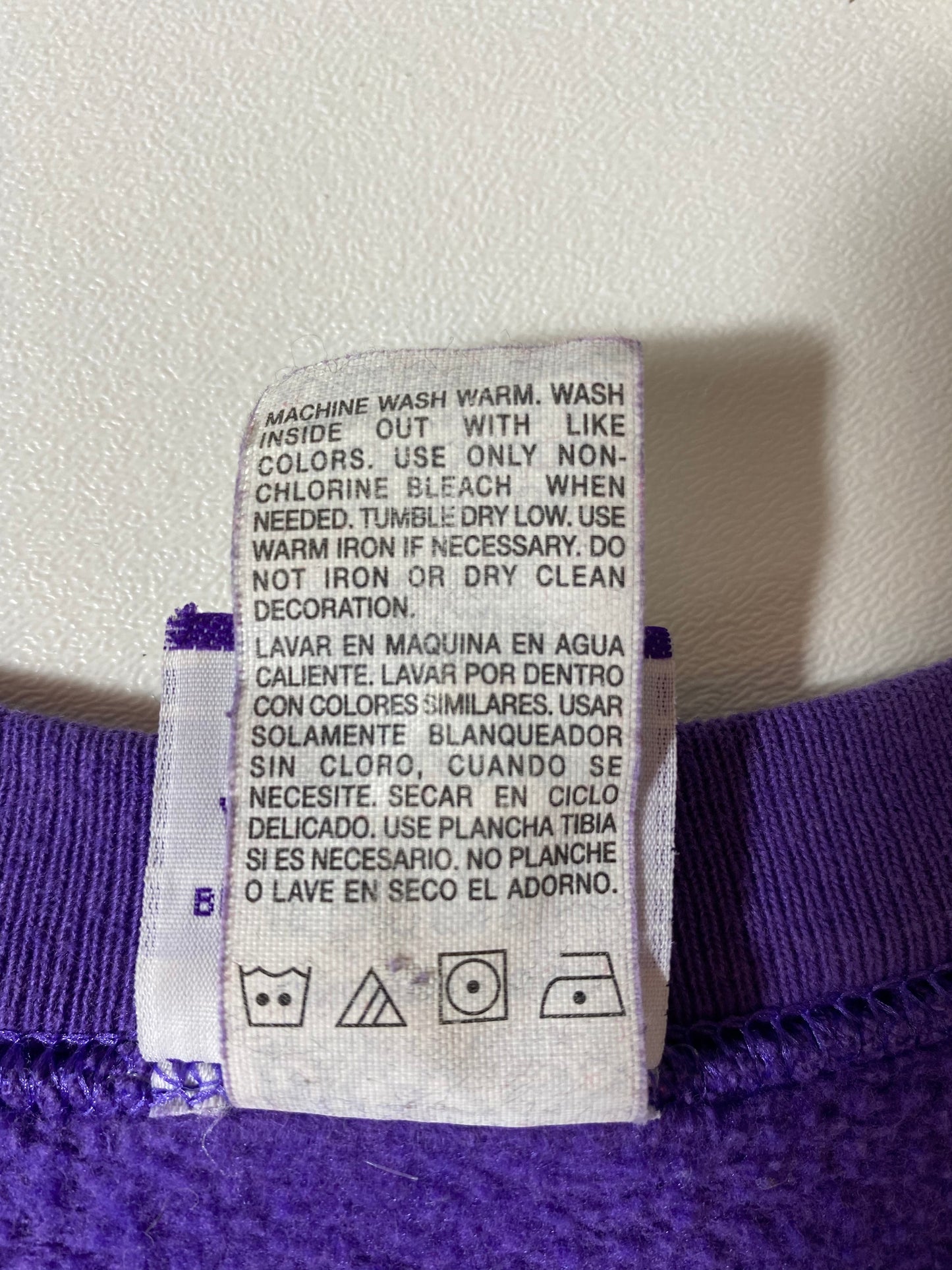 00’ DISNEY WINNIE THE POOH Made in USA Size XL Vintage Sweat-shirt / K2352