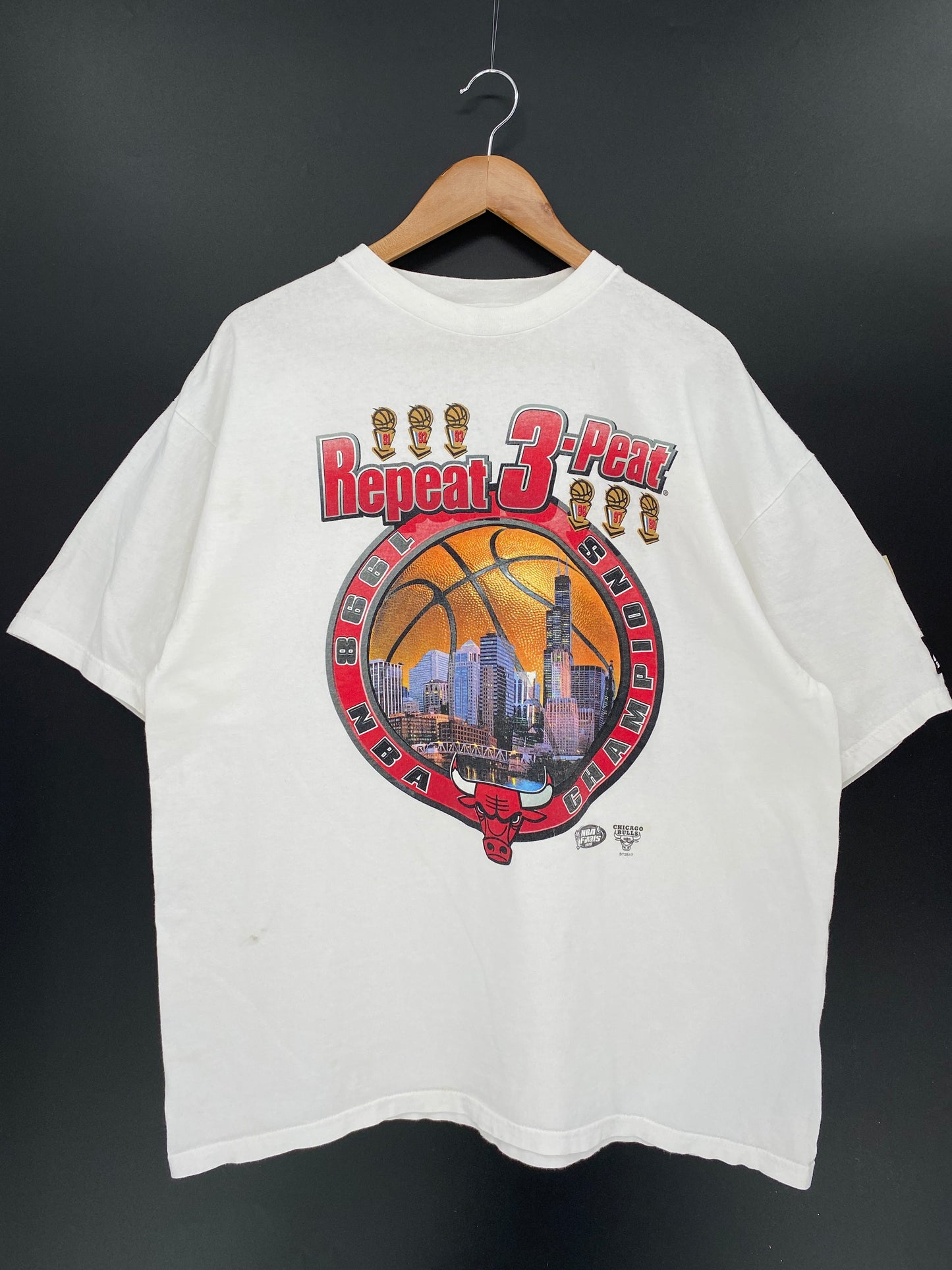 1991-1993 STARTER CHAMPIONS CHICAGO BULLS 3-PEAT Made in USA Size XL Vintage NBA T-shirt / 9385