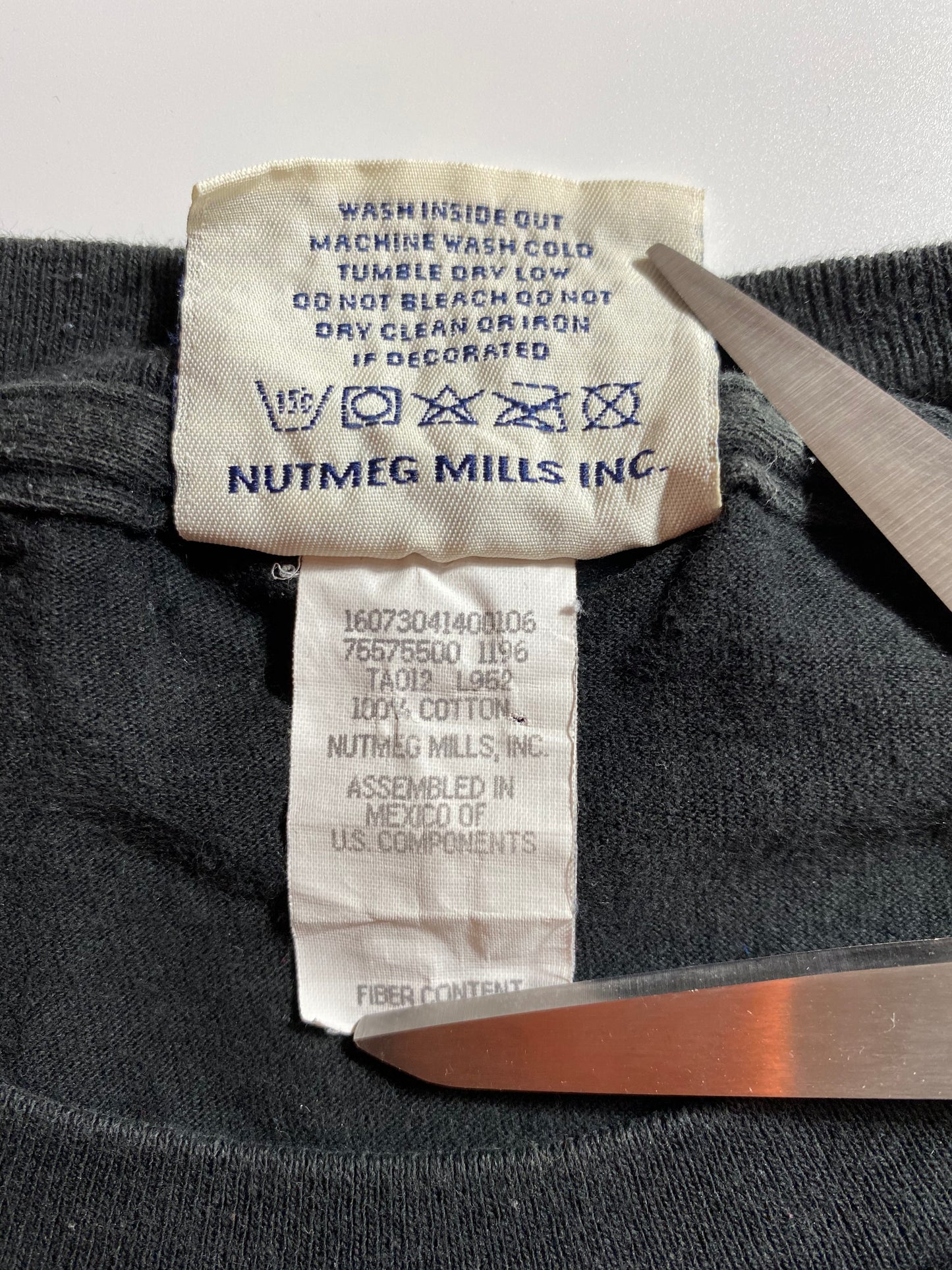 90’s PISTONS DETROIT Size XL Vintage NBA T-shirt / 8297