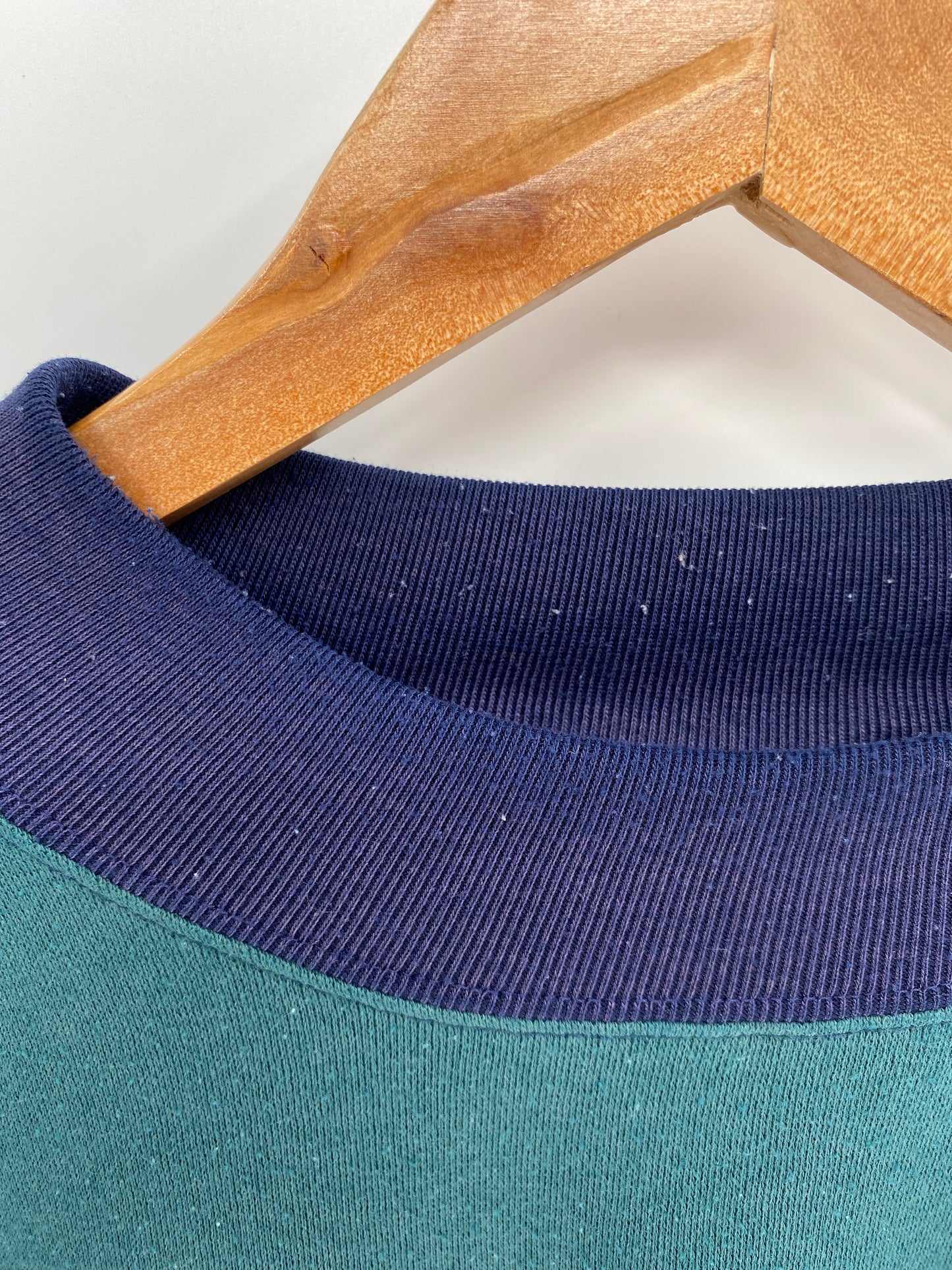 90’s ADIDAS Size M Vintage Sweatshirt / 9878