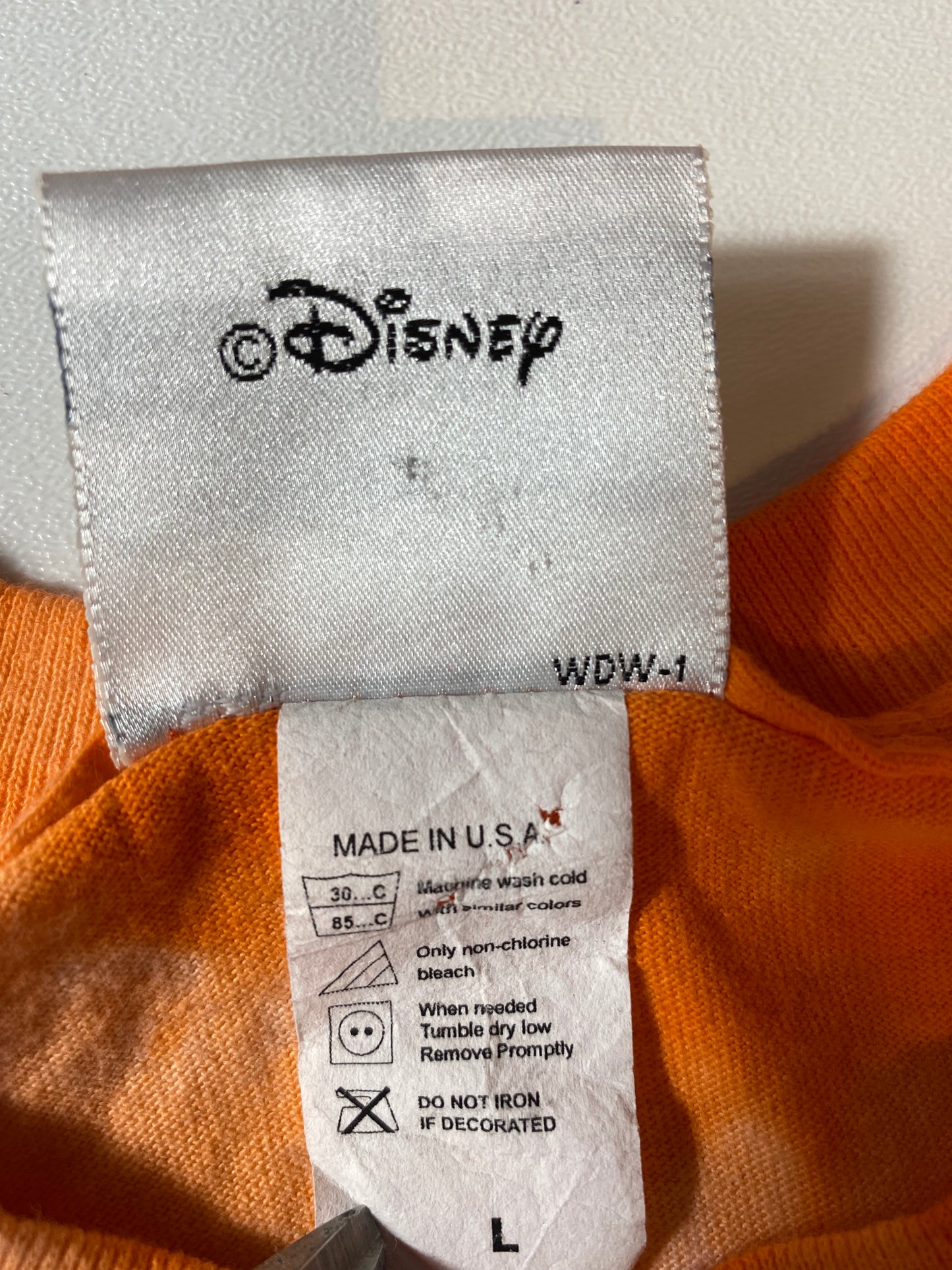 2005 DISNEY MADE IN USA Size L Vintage T-Shirts / K3445