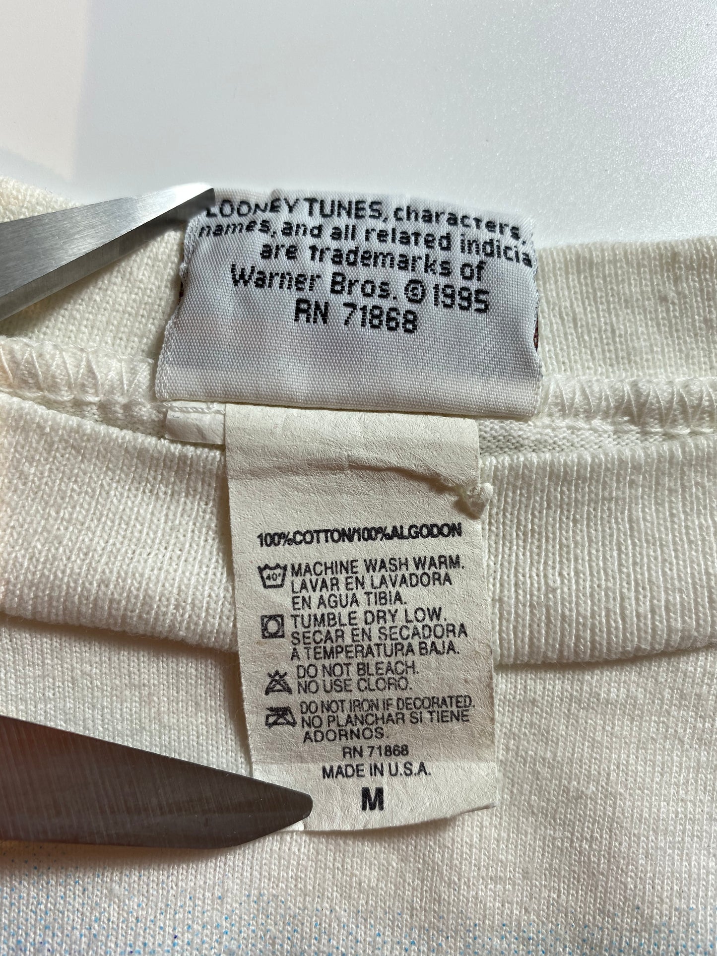 1995 LOONEY TUNES TAZ Made in USA Size M Vintage Long Sleeve T-Shirt / 8921