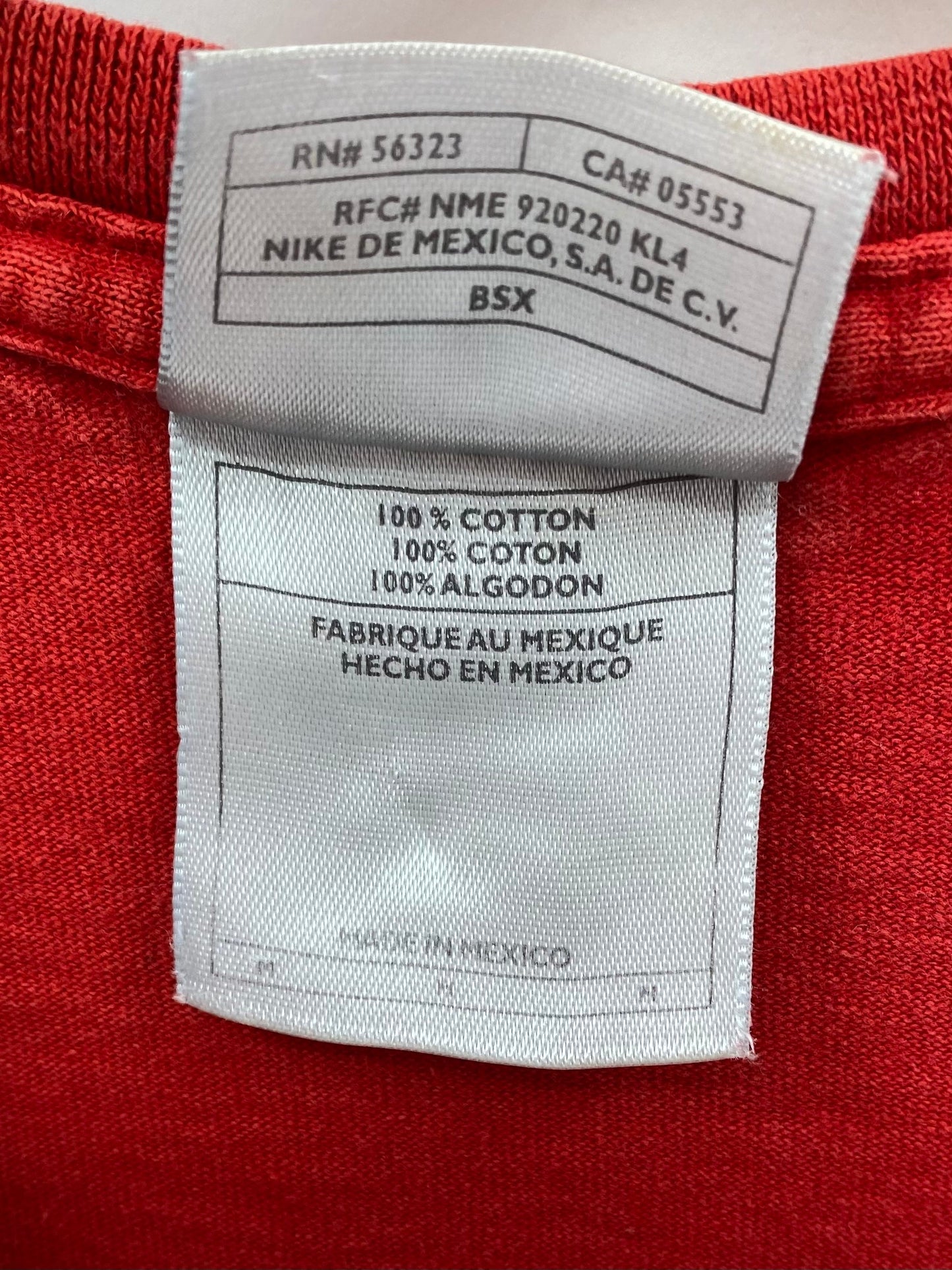 00’ NIKE BASKETBALL Size M Vintage T-shirt  / K7583