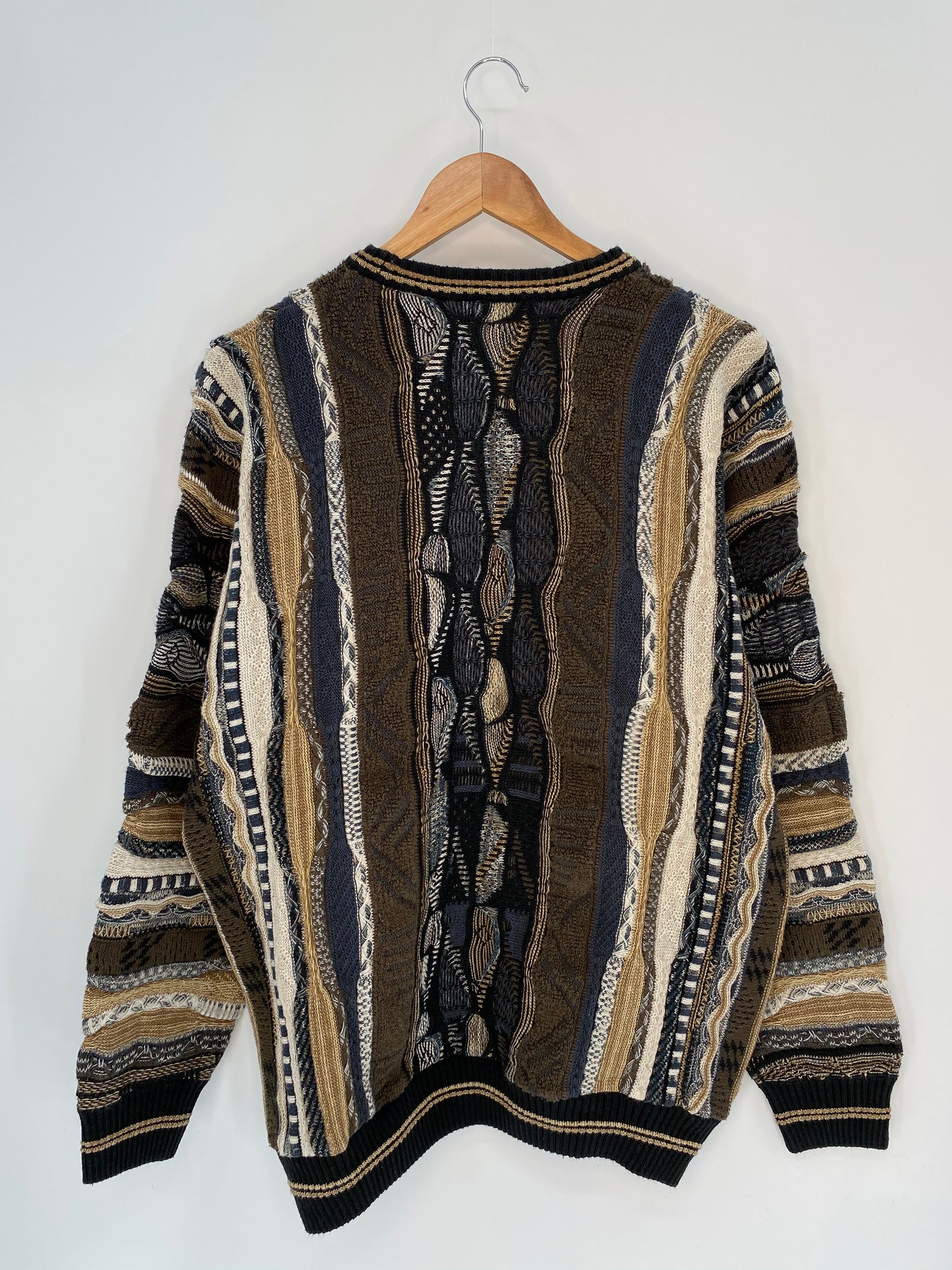 Vintage 3D Coogi-Style Size XL Knit Sweater / 8984