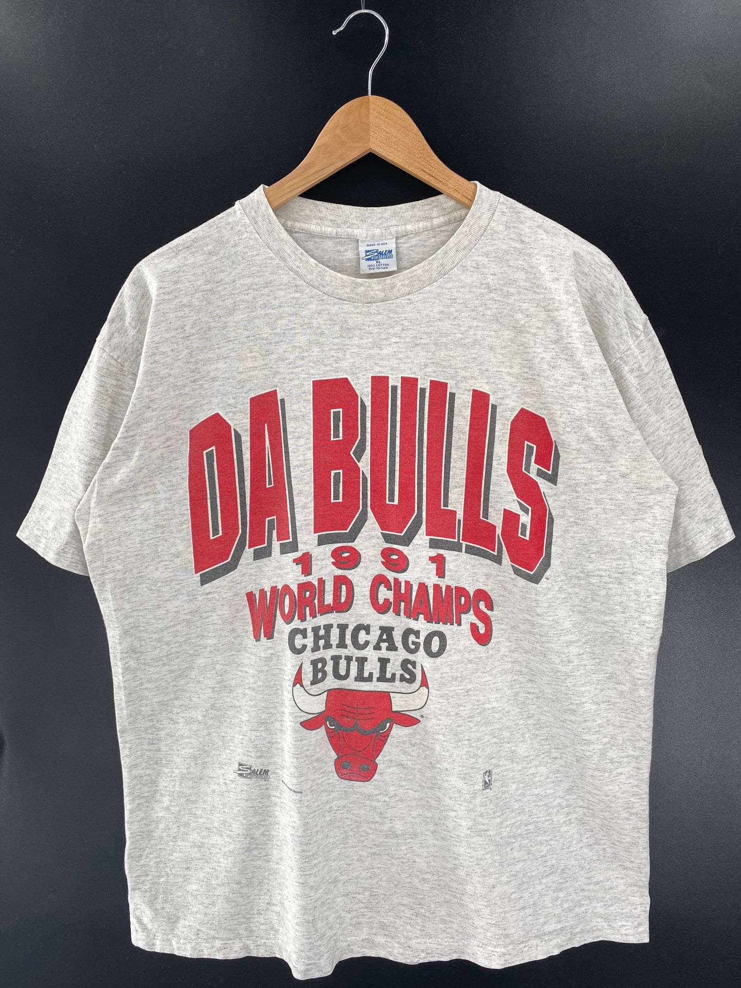 1991 CHICAGO BULLS Made in USA Size XL Vintage NBA T-Shirt / K3433
