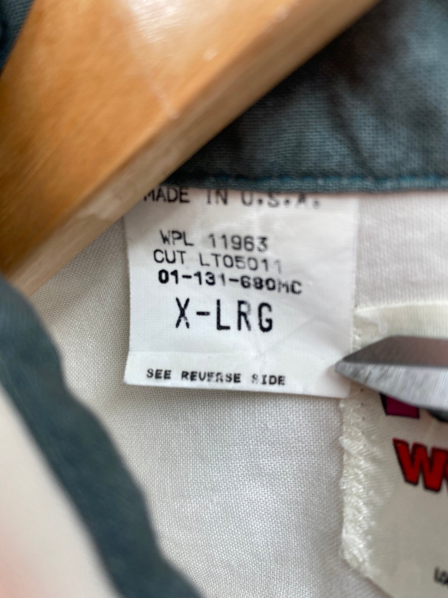 1994 LOONEY TUNES Made in USA Size XL Vintage Button Down Long Sleeve Shirt / E158