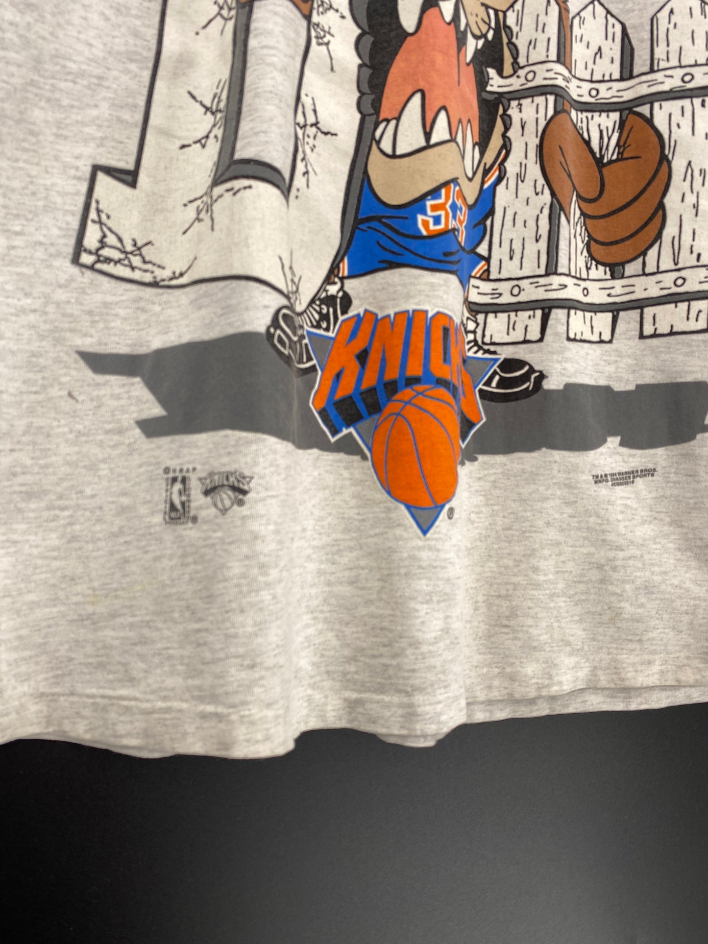 1994 TAZ x KNICKS WARNER BROS. LOONEY TUNES Size No Tag (Approx. XXL) Vintage NBA Sweat-shirt / 8068