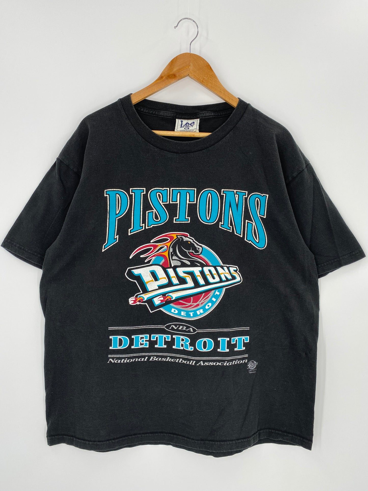 90’s PISTONS DETROIT Size XL Vintage NBA T-shirt / 8297