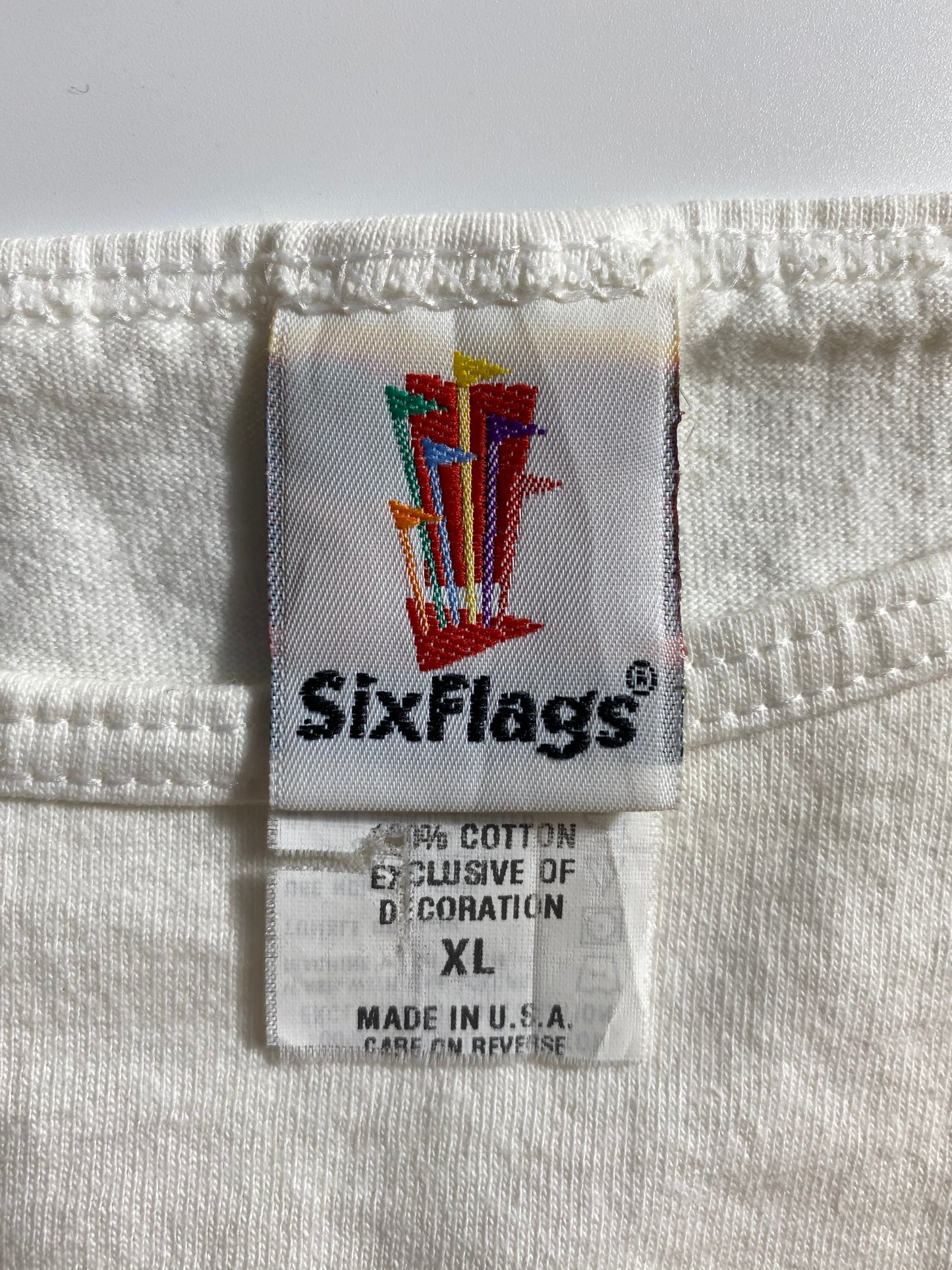 .1999 SIX FLAGS x LOONEY TUNES Made in USA Size XL Vintage Tank-Top / E5713T