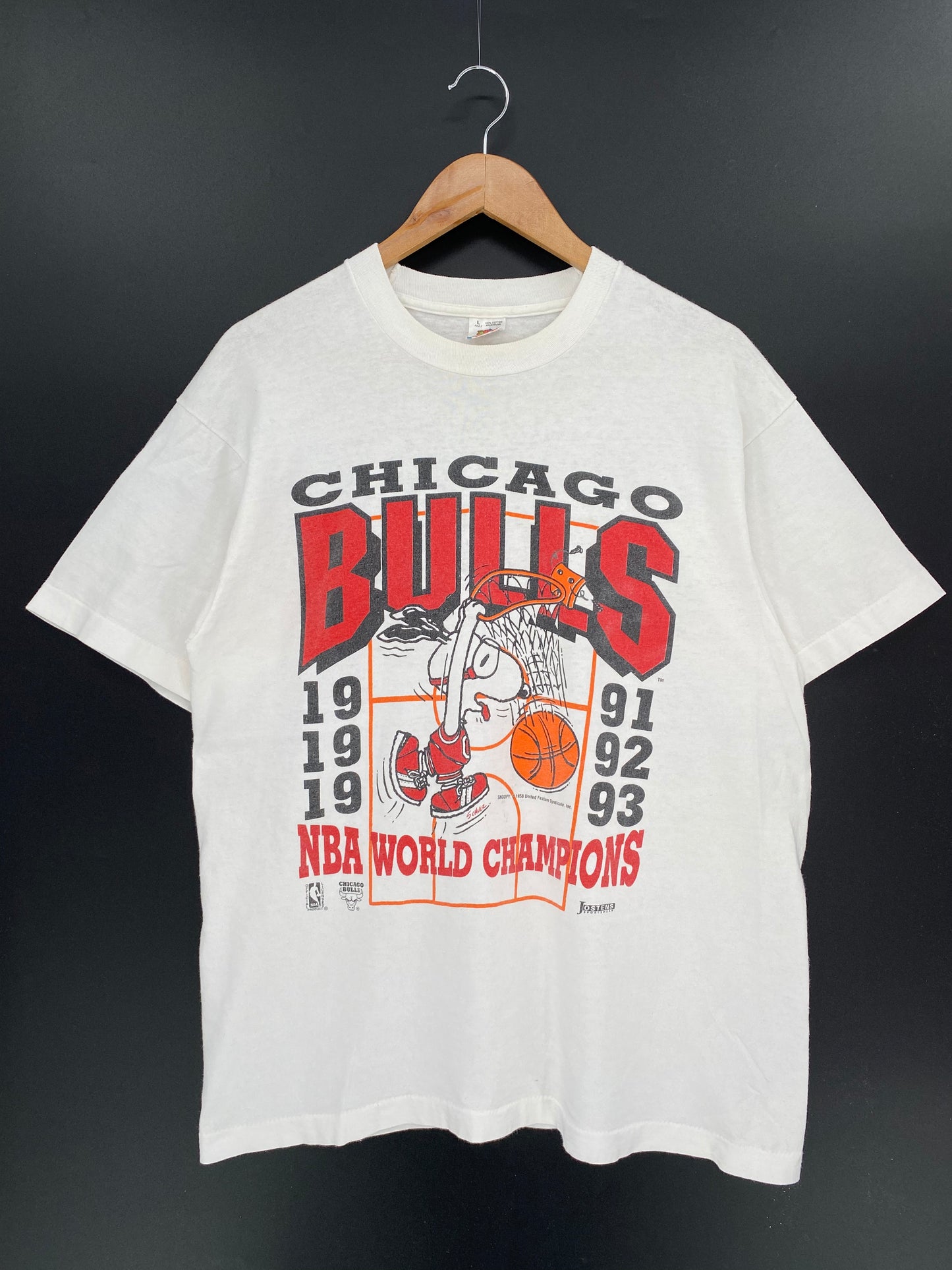 1991-1993 CHAMPIONS CHICAGO BULLS 3-PEAT x SNOOPY Made in USA Size L Vintage NBA T-shirt / 9386
