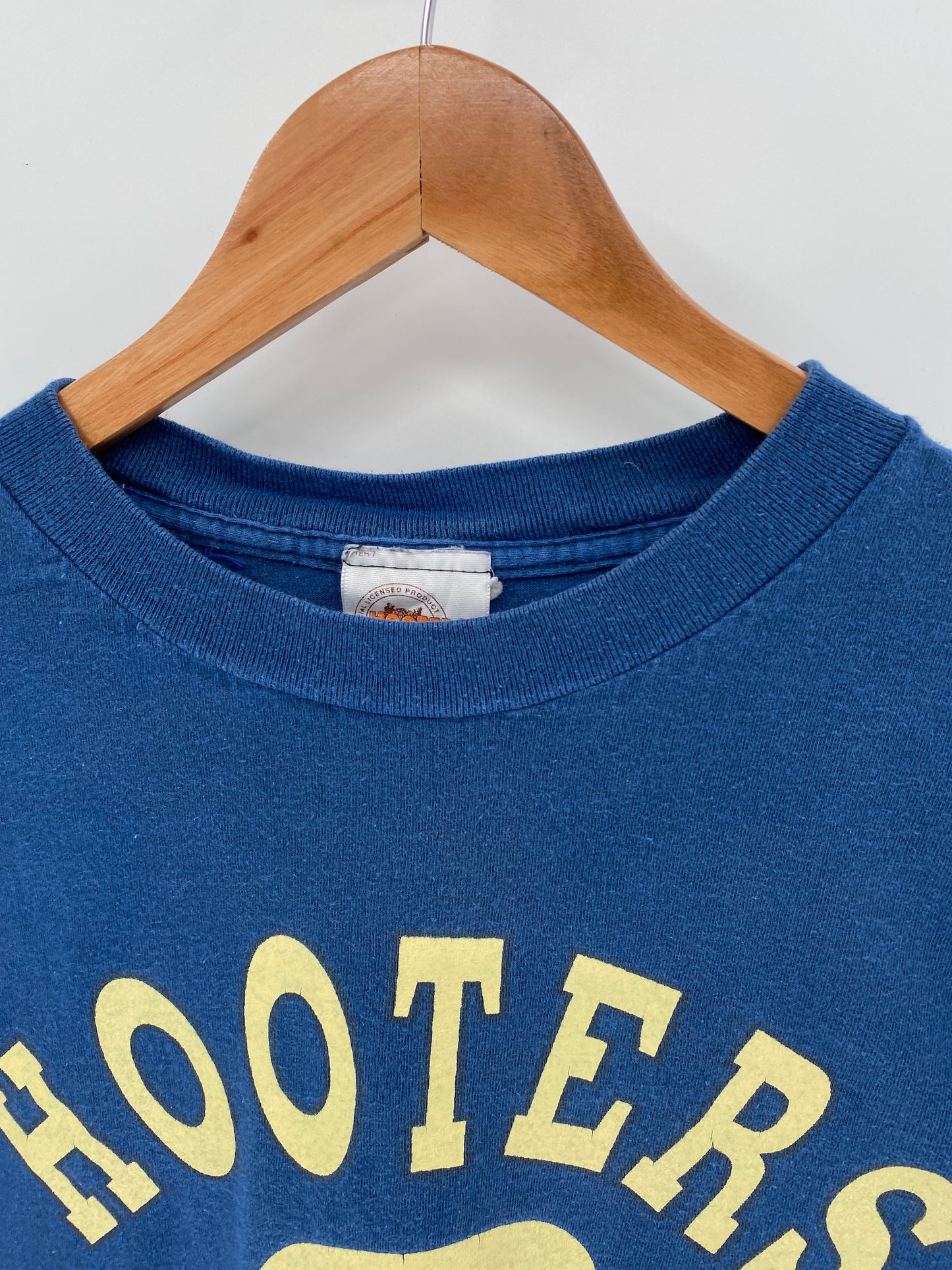90’s HOOTERS Made in USA Size L Vintage T-Shirts / A6216