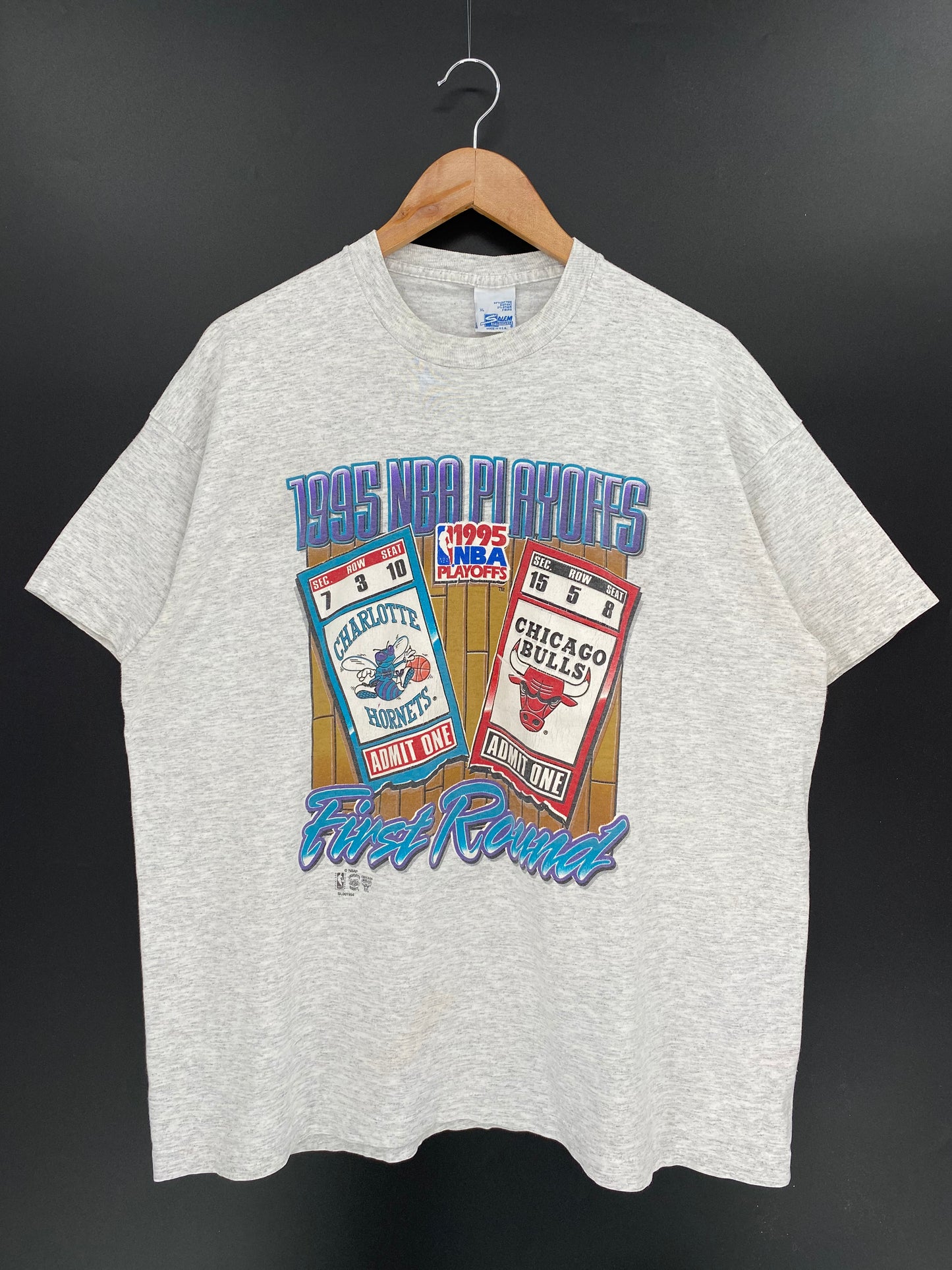 1995 NBA Playoffs CHARLOTTE vs CHICAGO BULLS Made in USA Size XL Vintage T-shirt / 9388