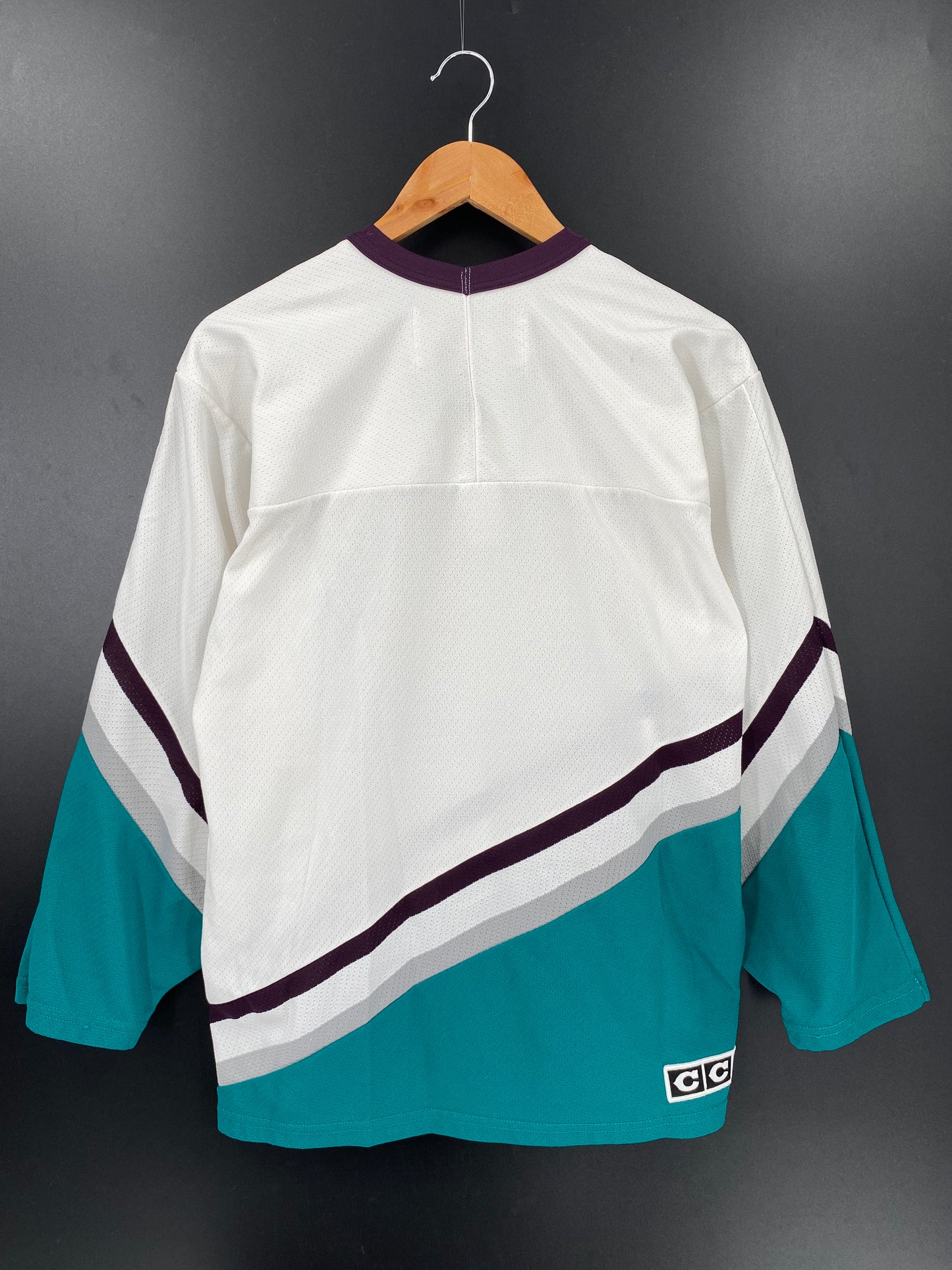VINTAGE DISNEY MIGHTY DUCKS Size M NHL UNIFORM JERSEY / K2154