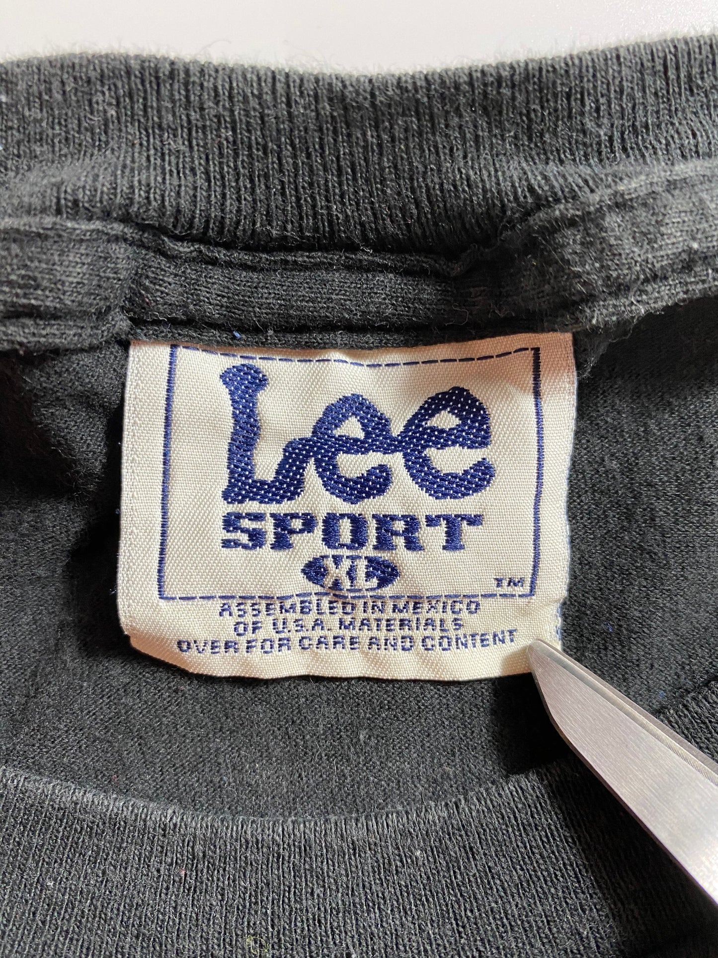 90’s PISTONS DETROIT Size XL Vintage NBA T-shirt / 8297