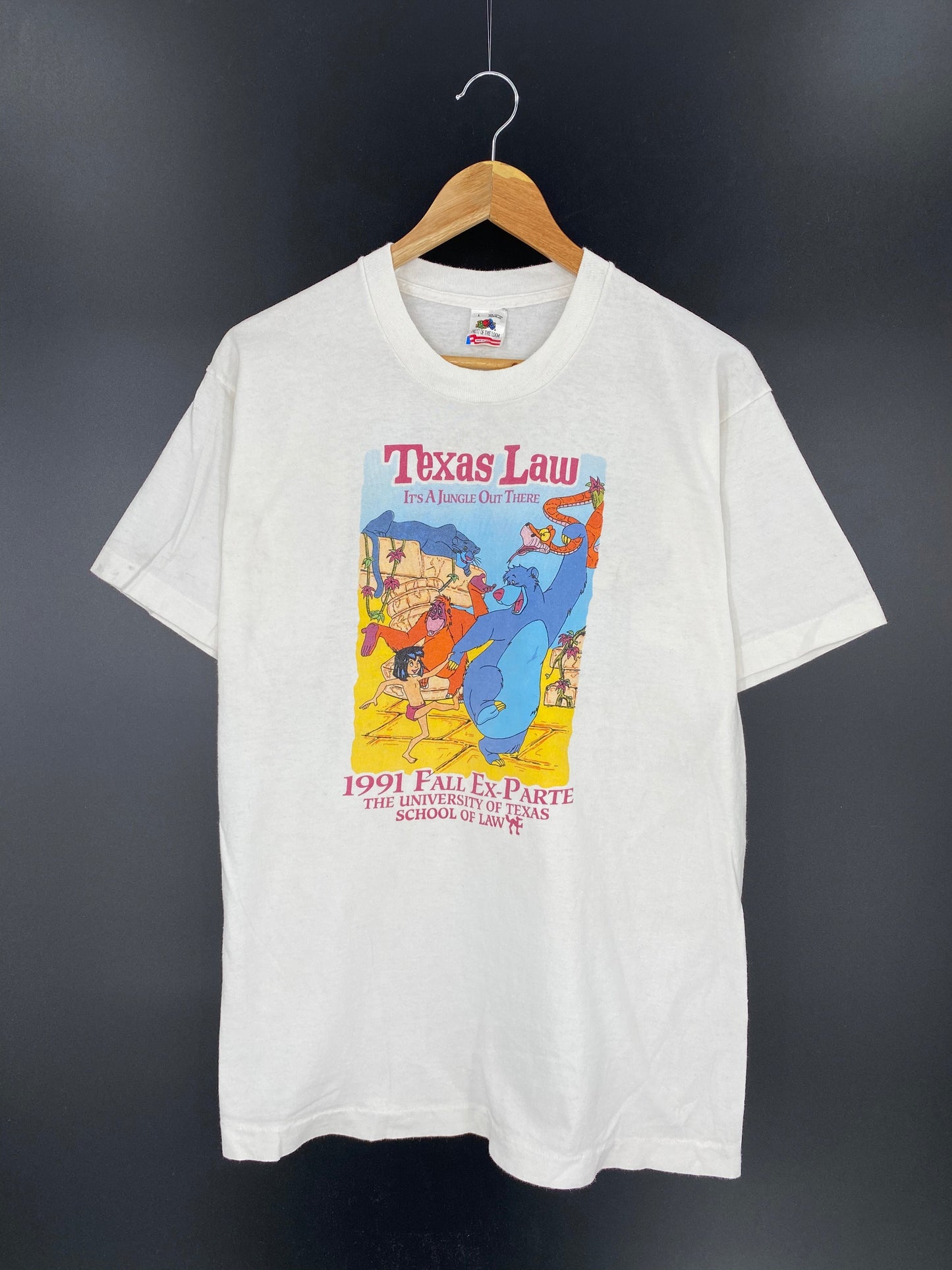 1991 DISNEY x THE UNIVERSITY OF TEXAS SCHOOL OF LAW Made in USA Size L Vintage College T-shirt / E374