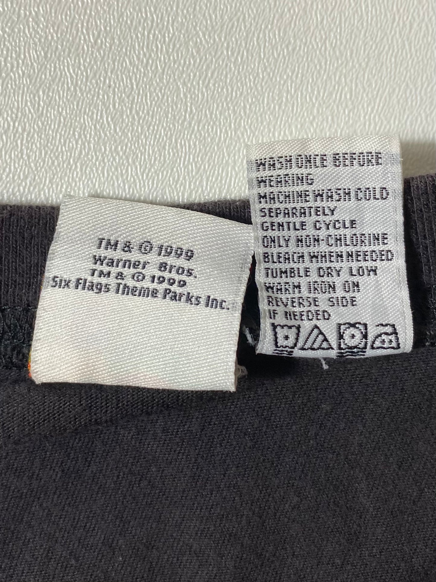 1999 SIX FLAGS x LOONEY TUNES Size XXL Vintage T-shirt / 8057