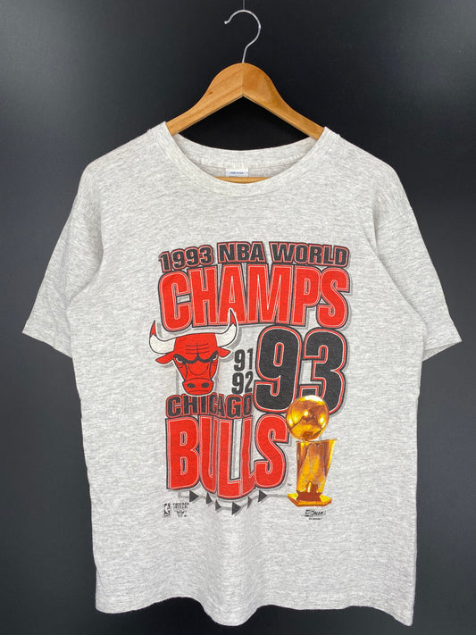 1993 CHICAGO BULLS NBA WORLD CHAMPS  Made in USA Size L Vintage NBA T-shirt /  9541