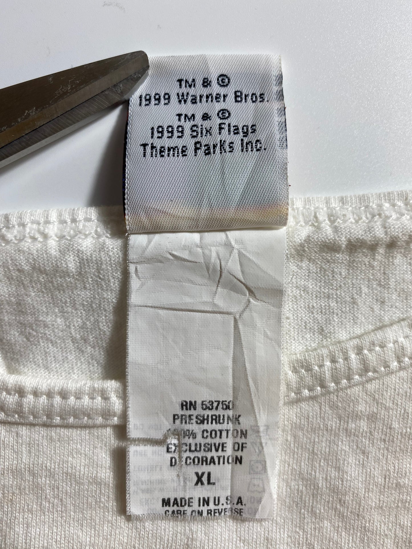 .1999 SIX FLAGS x LOONEY TUNES Made in USA Size XL Vintage Tank-Top / E5713T