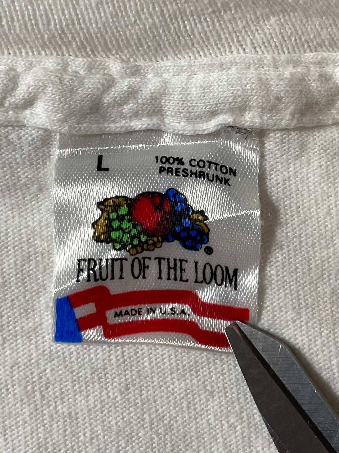 1991 DISNEY x THE UNIVERSITY OF TEXAS SCHOOL OF LAW Made in USA Size L Vintage College T-shirt / E374