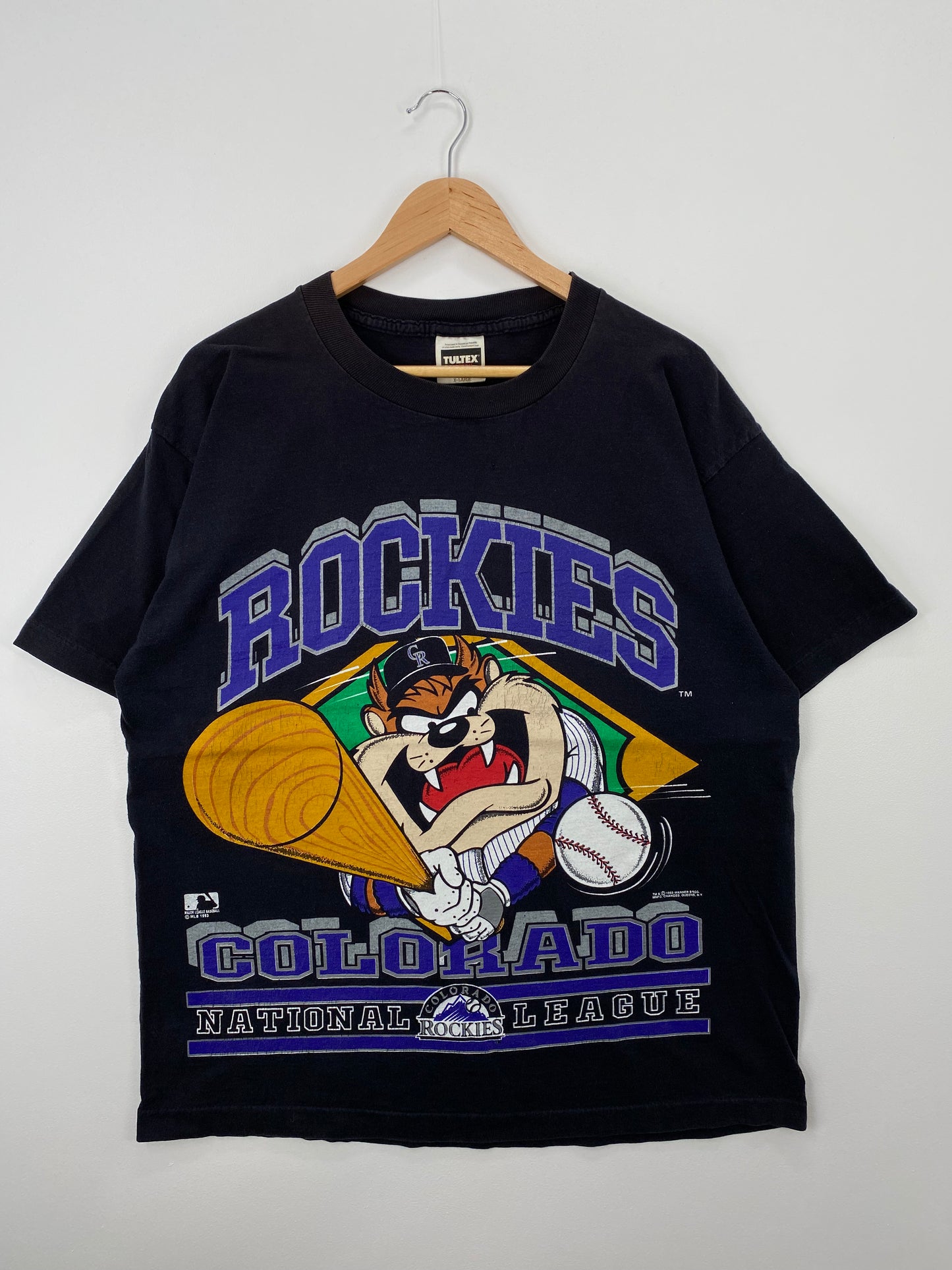 1993 COLORADO ROCKIES x LOONEY TUNES TAZ Size XL Vintage MLB T-shirt / A1303