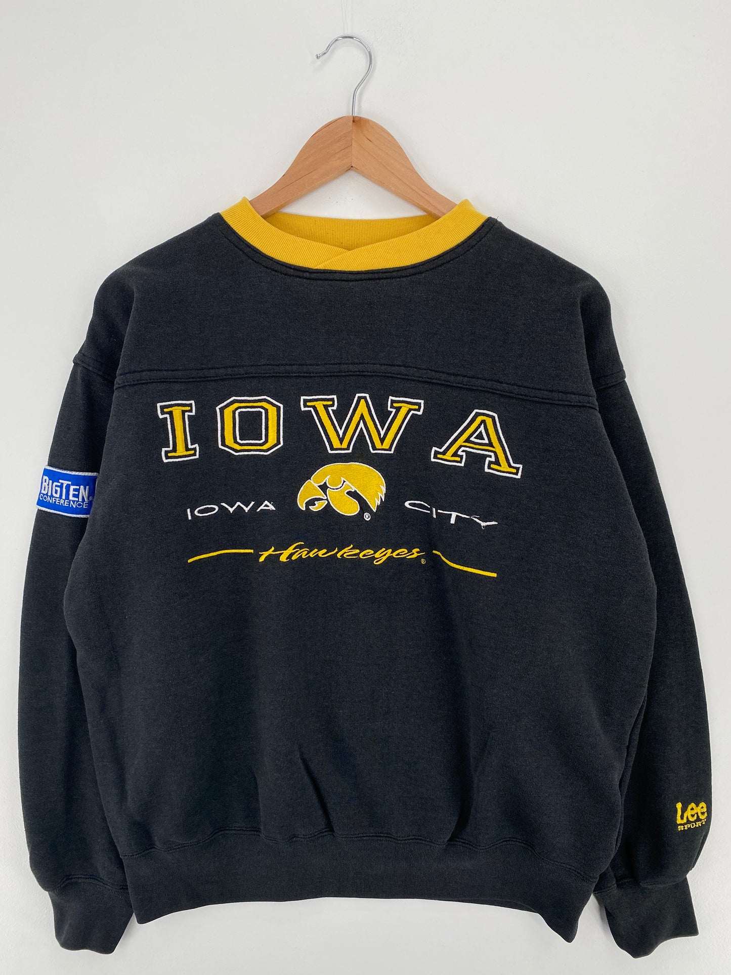 90’s IOWA HAWKEYES Size No Tag (Approx.L) College Sweat shirt / A1738