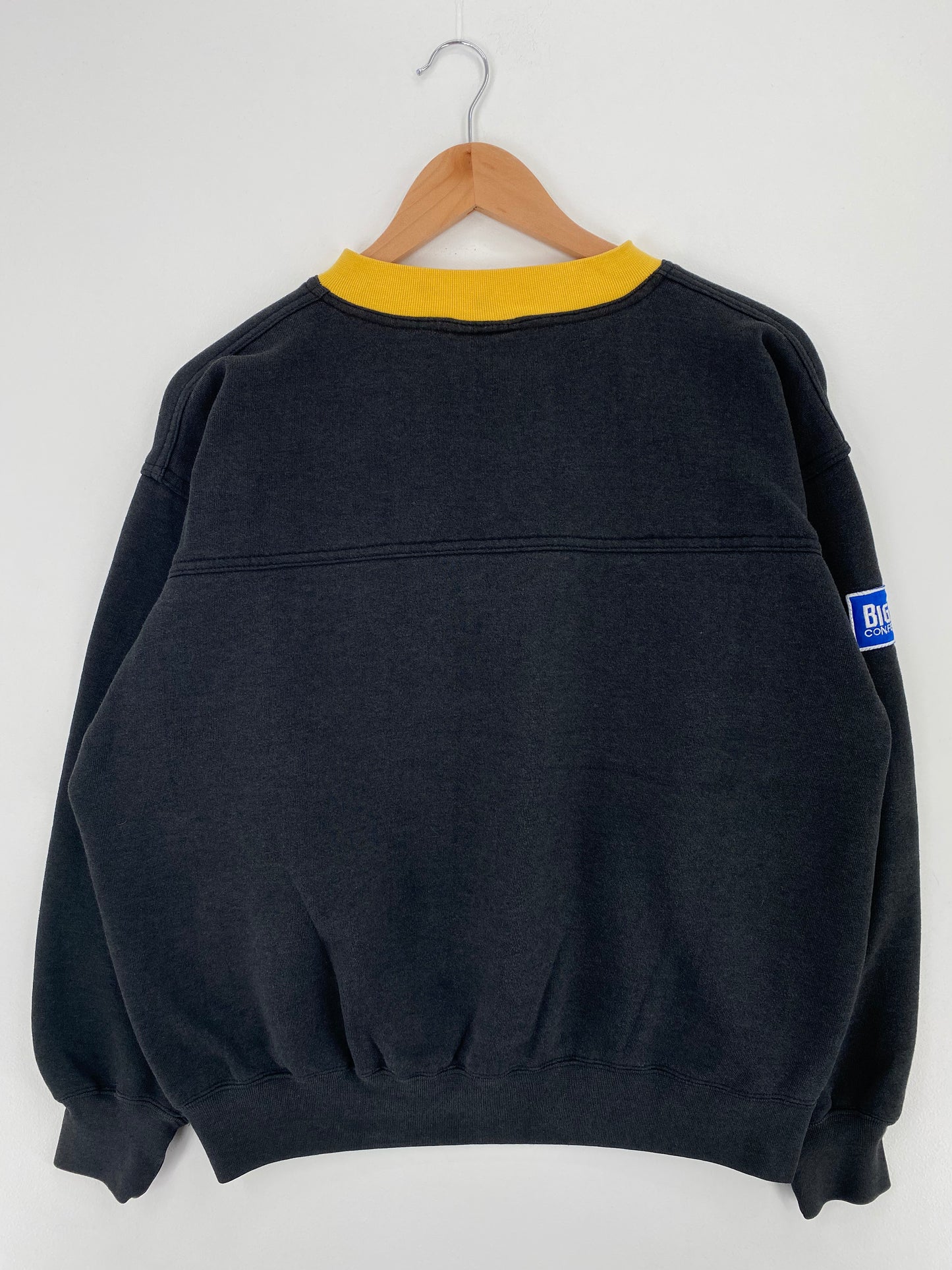 90’s IOWA HAWKEYES Size No Tag (Approx.L) College Sweat shirt / A1738