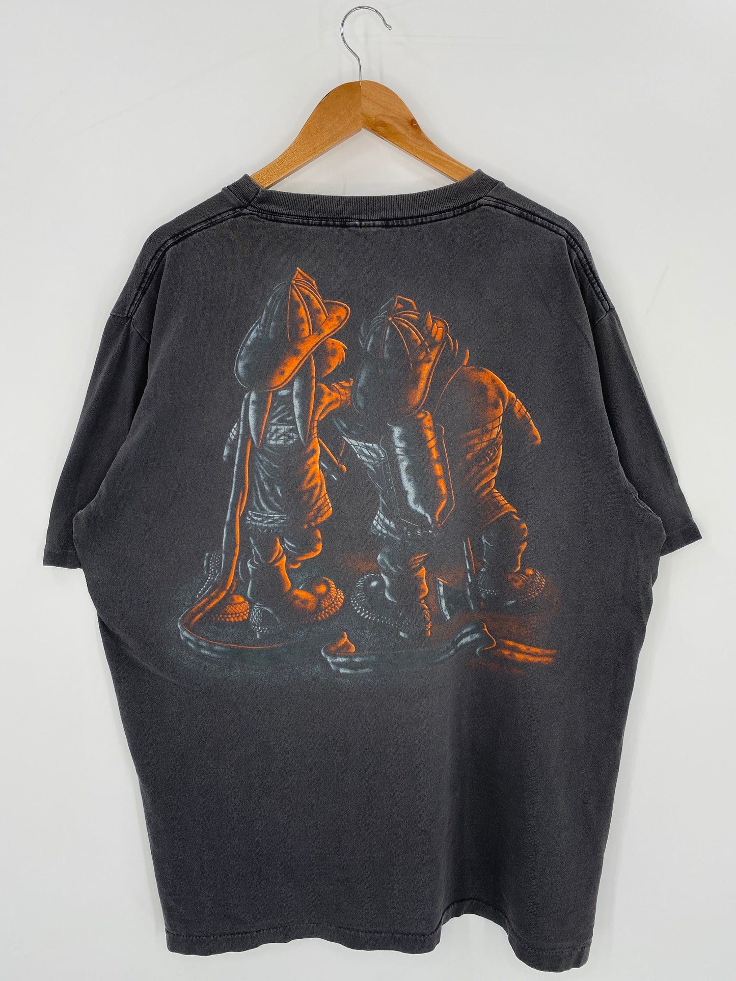 .90’s LOONEY TUNES TAZ x BUGS BUNNY  Size No tag(Approx.XL) T-Shirt / E681