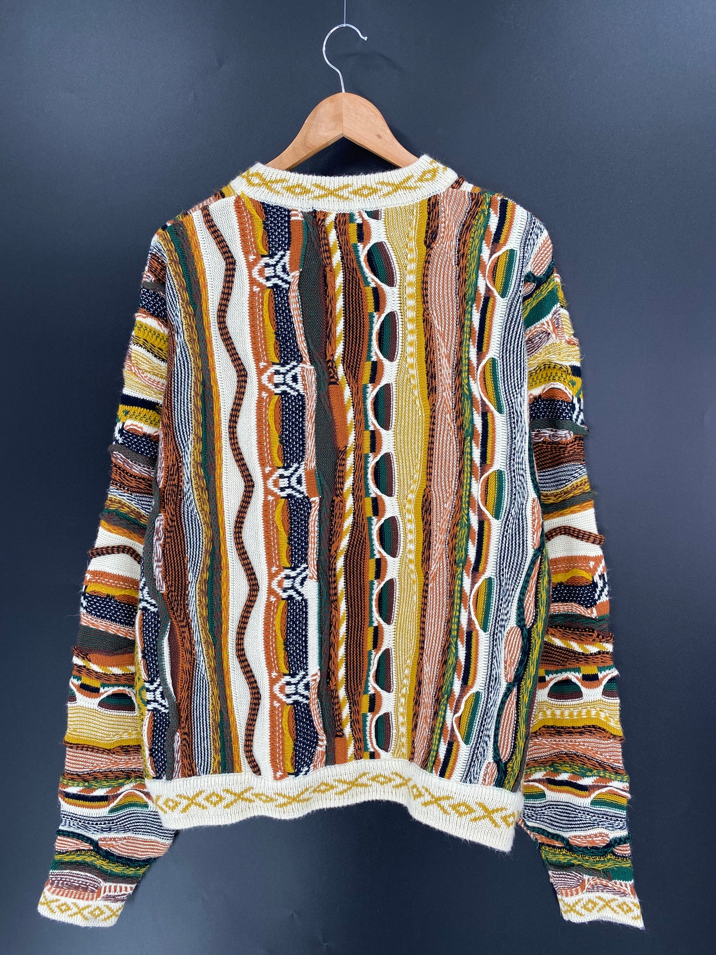 Vintage 3D Coogi-Style Size XL Knit Sweater / 9450