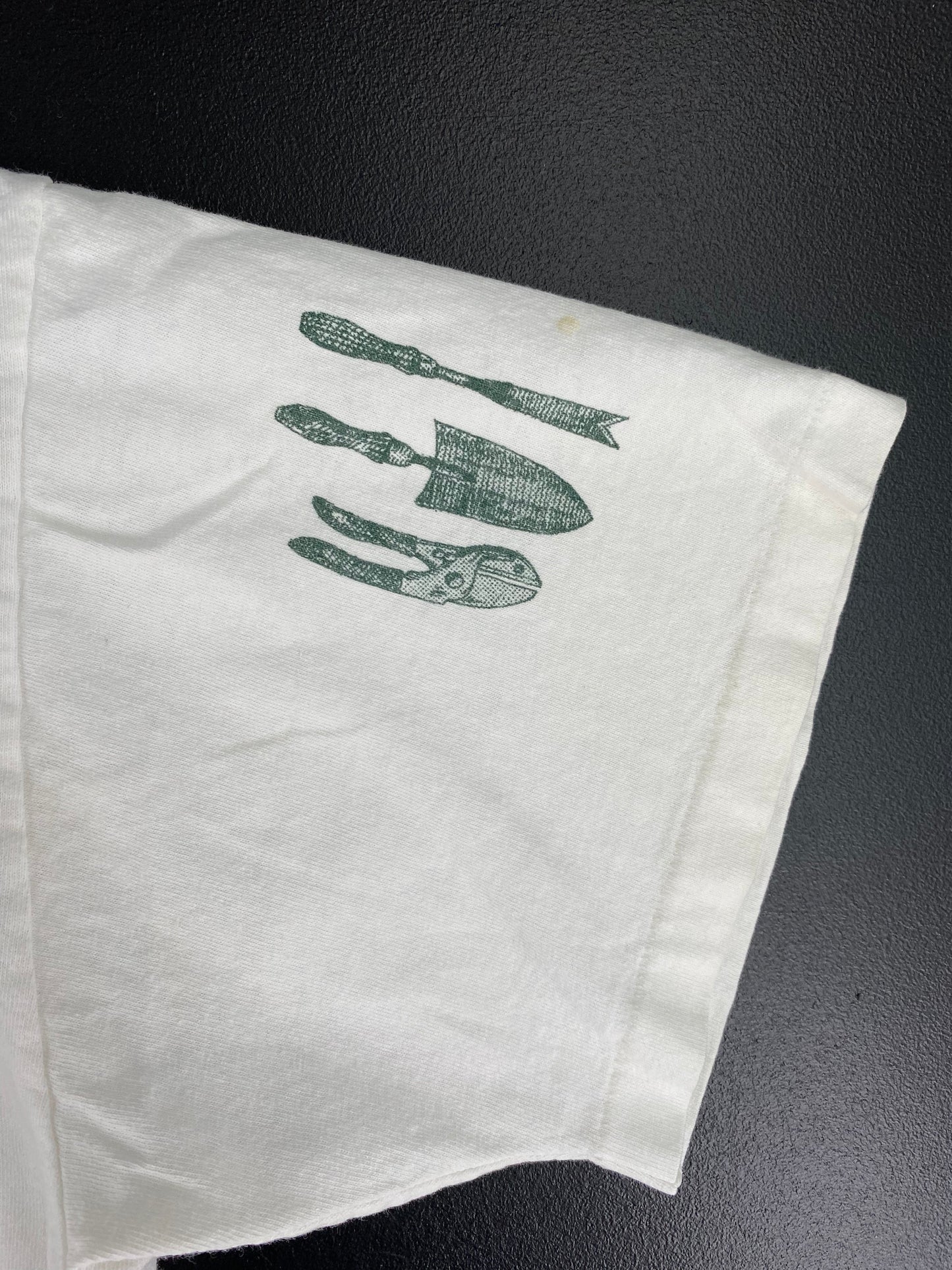 1995 RELEVANT PRODUCTS GARDENING TOOLS Made in USA Size L Vintage T-Shirt / E6308T
