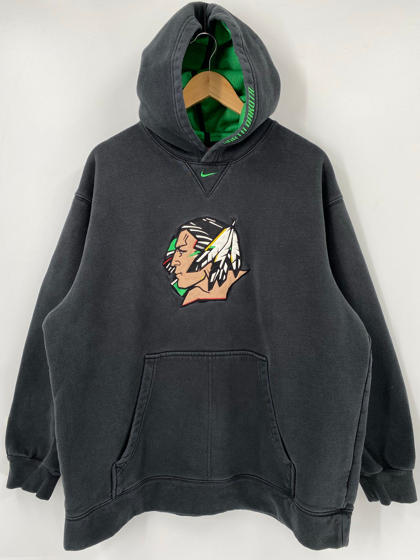 00’ NIKE UND FIGHTING SIOUX Size L Vintage Hoodie Sweat-Shirt / K4777