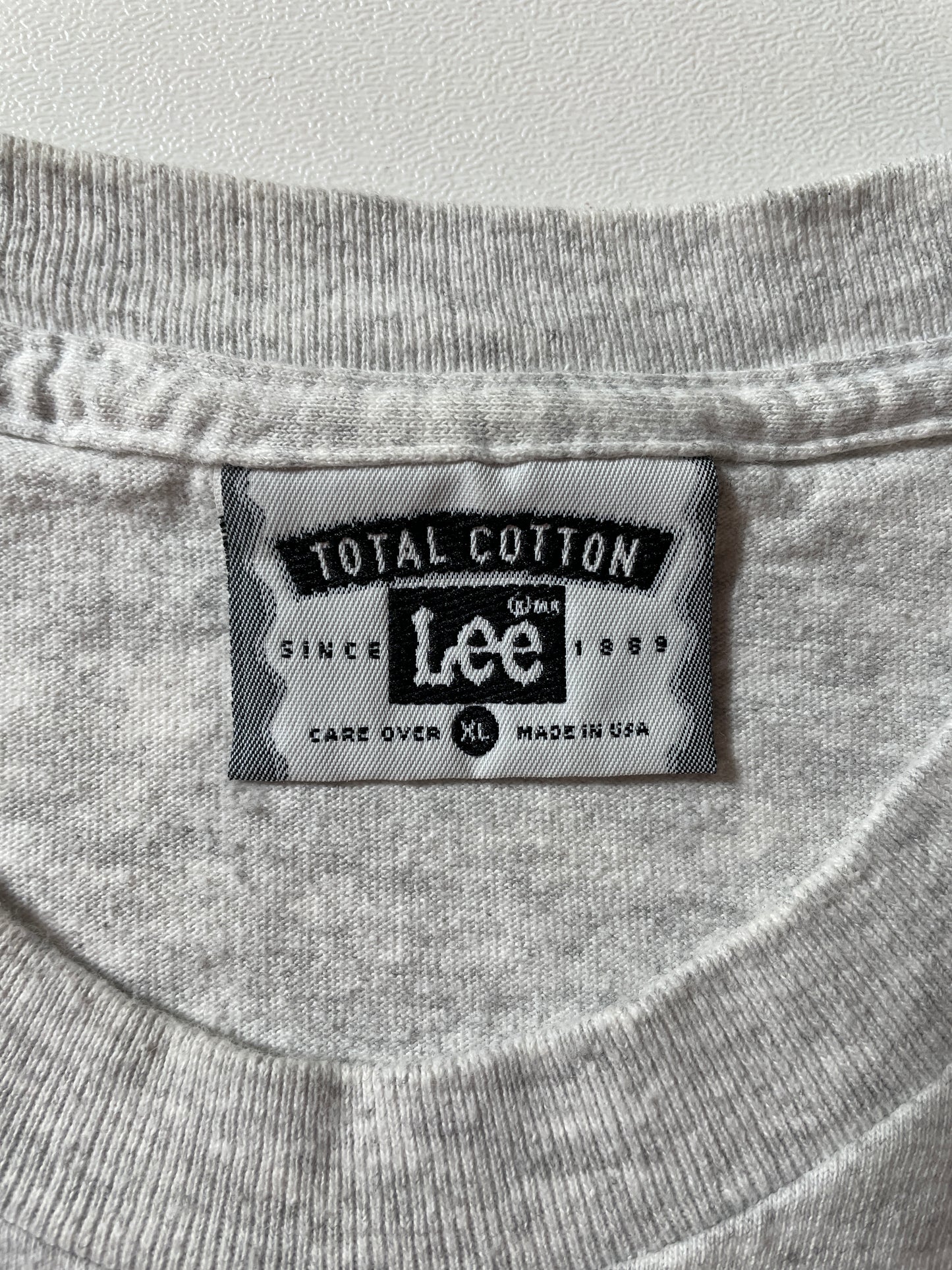 1992 NEW ENGLAND PATRIOTS x LOONEY TUNES TAZ Made in USA Size XL Vintage NFL T-Shirt / A9285