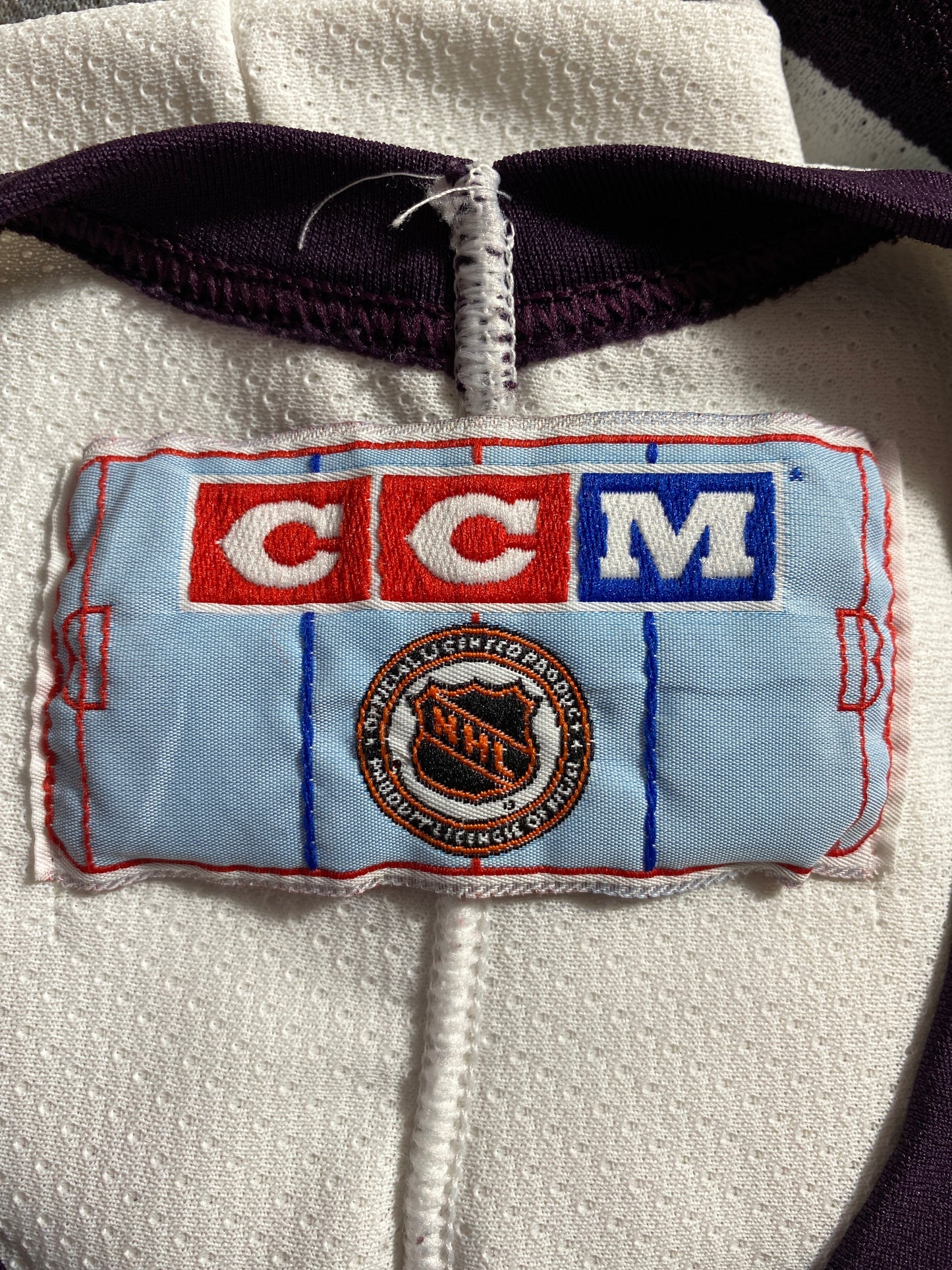 VINTAGE DISNEY MIGHTY DUCKS Size M NHL UNIFORM JERSEY / K2154