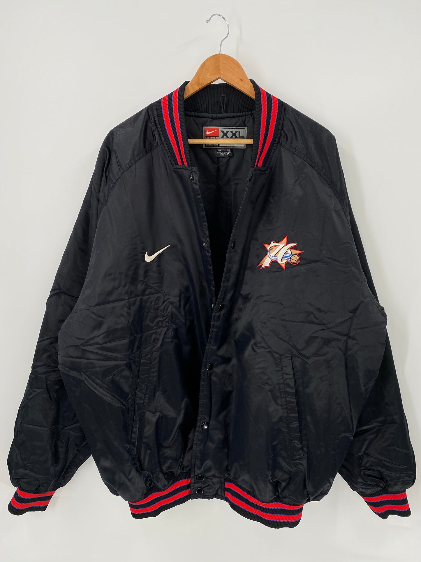 Vintage NIKE SIXERS Size XXL NBA Nylon Padded Outerwear / K4381