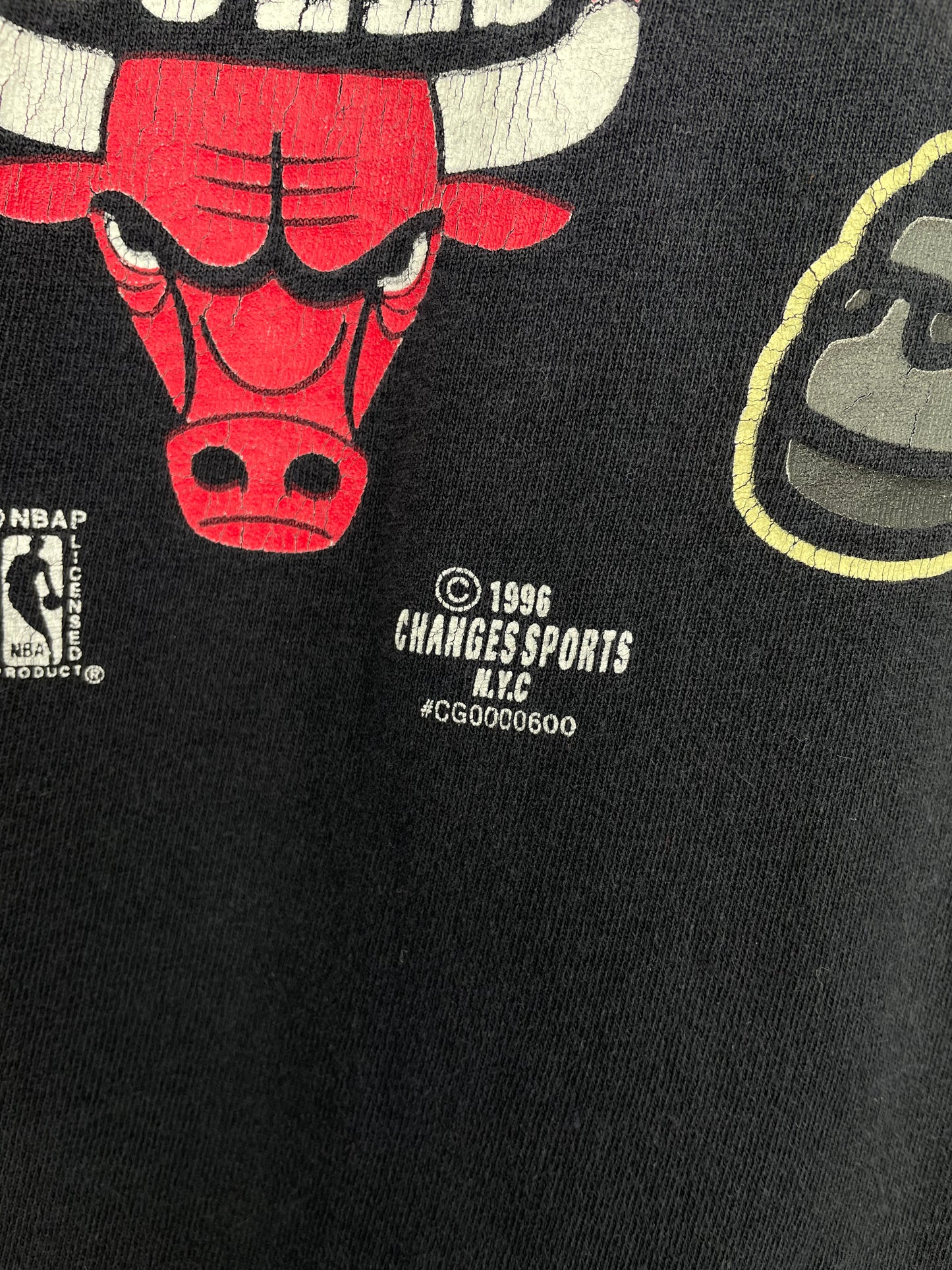 1996 CHICAGO BULLS Made in USA Size XL Vintage NBA T-shirt / A123