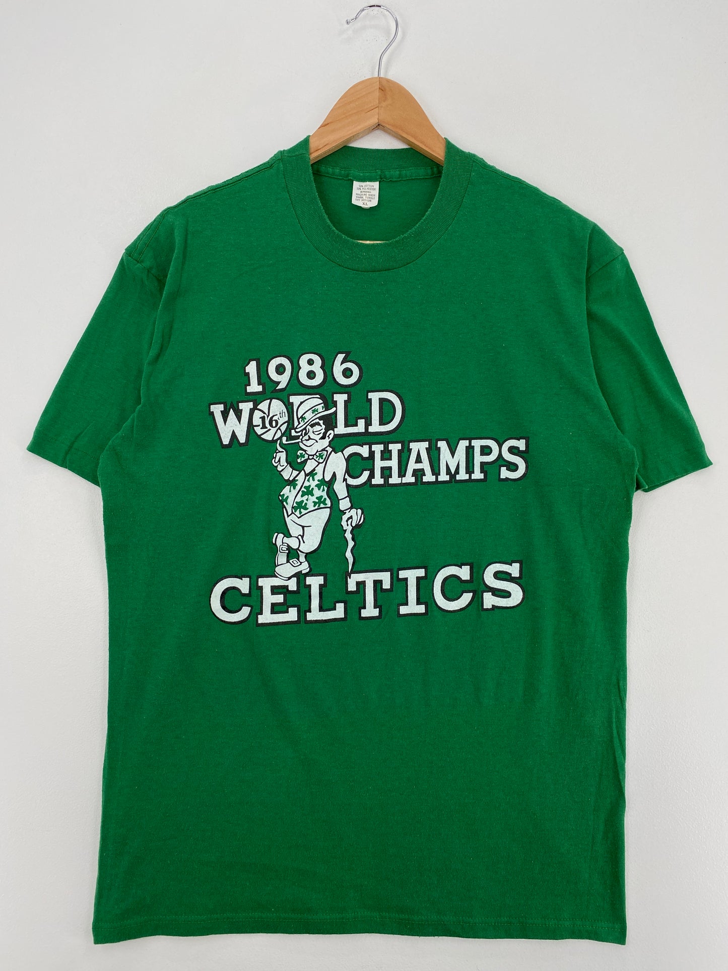 1986 BOSTON CELTICS Size XL Vintage NBA T-Shirt / A5767