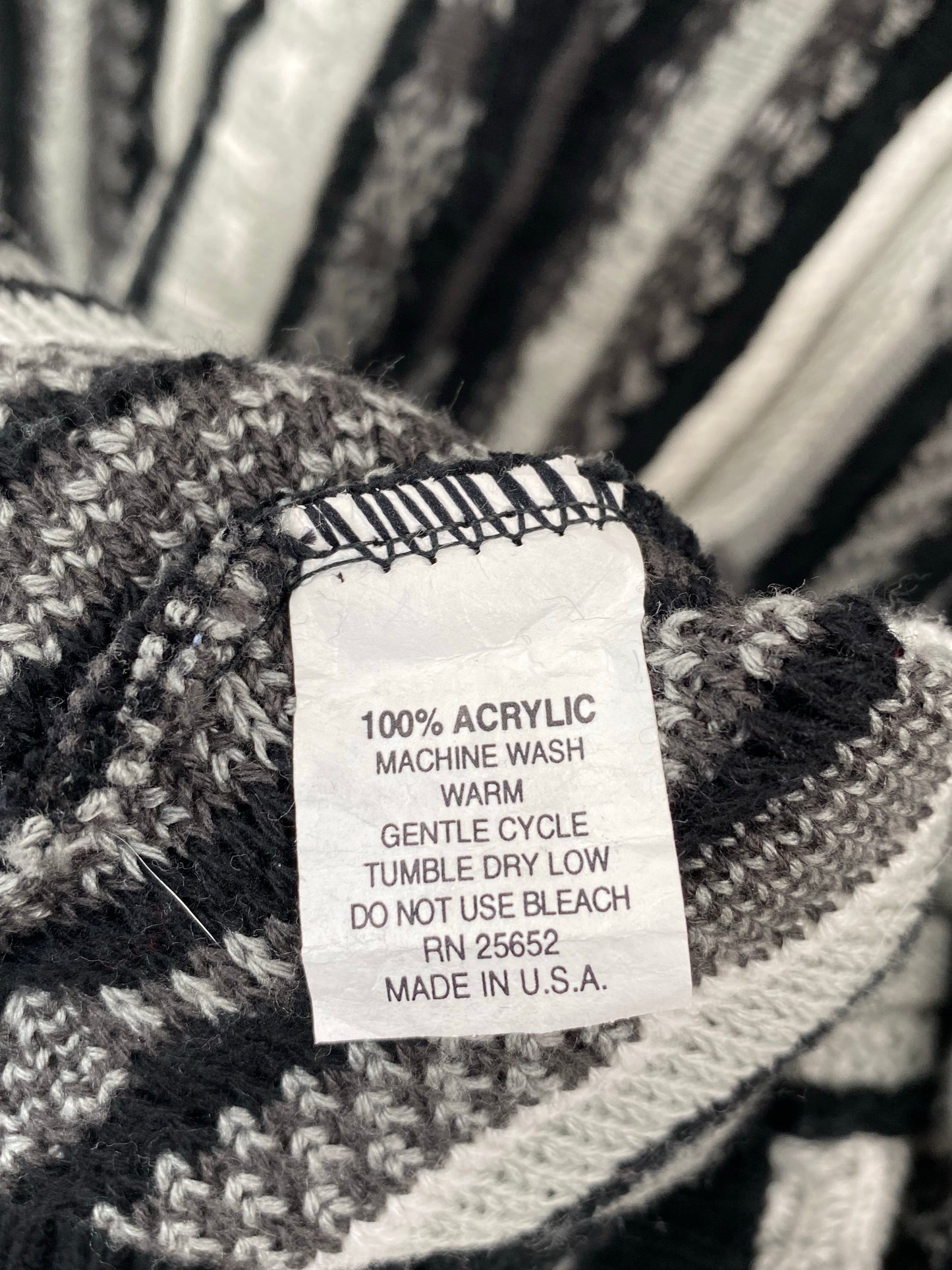 Vintage 3D COOGI- Style Made in USA Size XL Knit Sweater / K5530