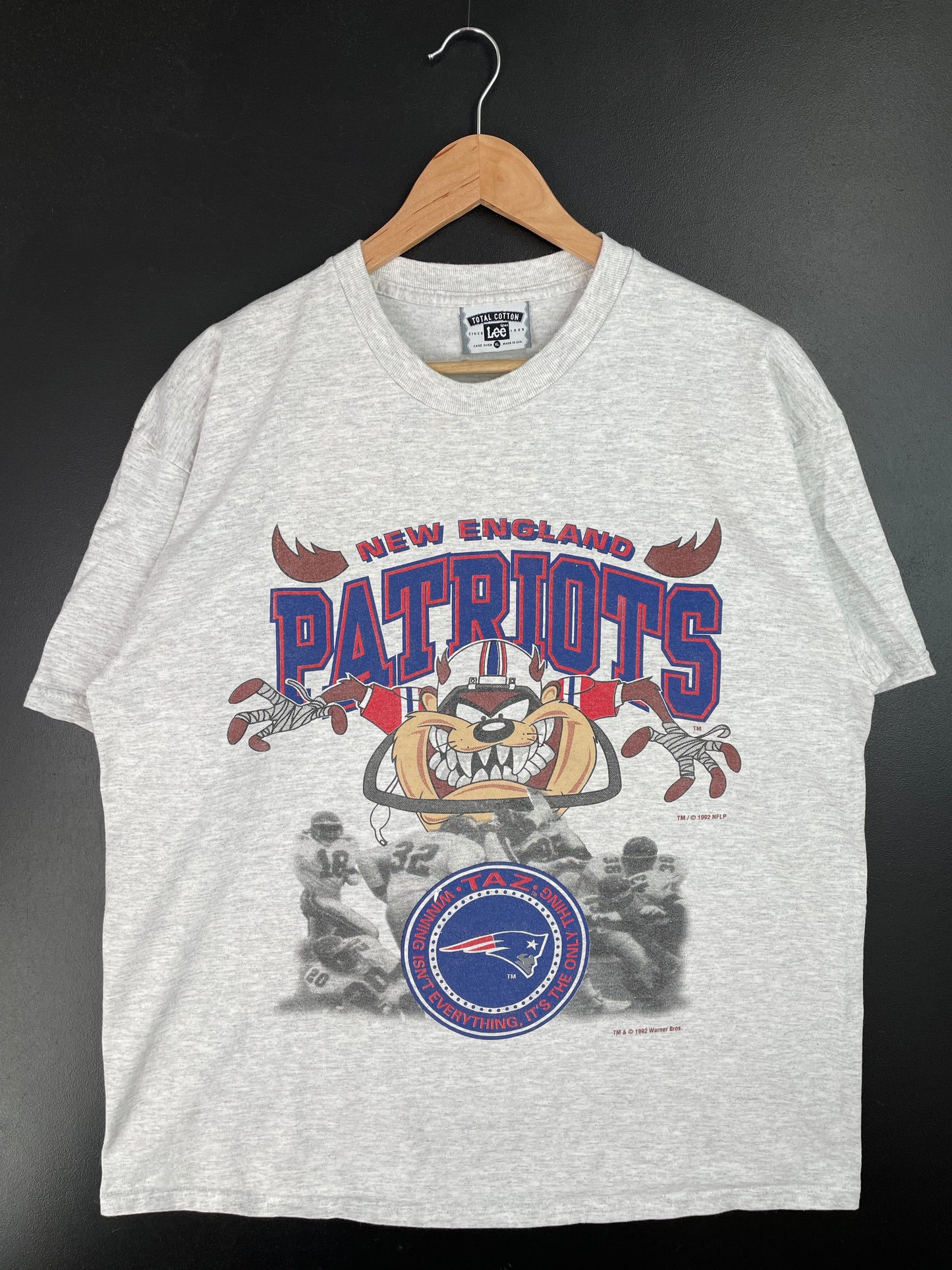 1992 NEW ENGLAND PATRIOTS x LOONEY TUNES TAZ Made in USA Size XL Vintage NFL T-Shirt / A9285