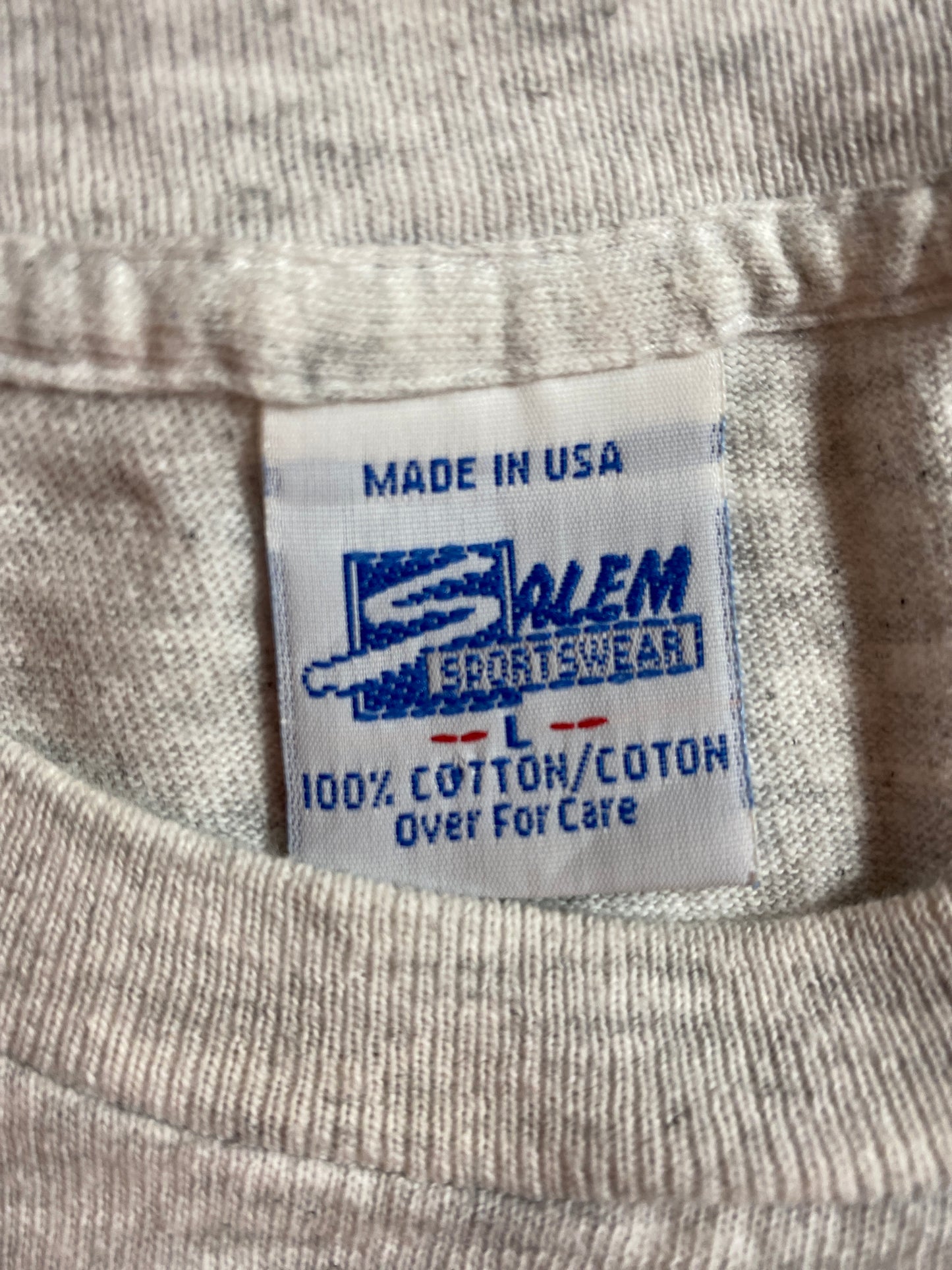 1993 CHICAGO BULLS NBA WORLD CHAMPS  Made in USA Size L Vintage NBA T-shirt /  9541