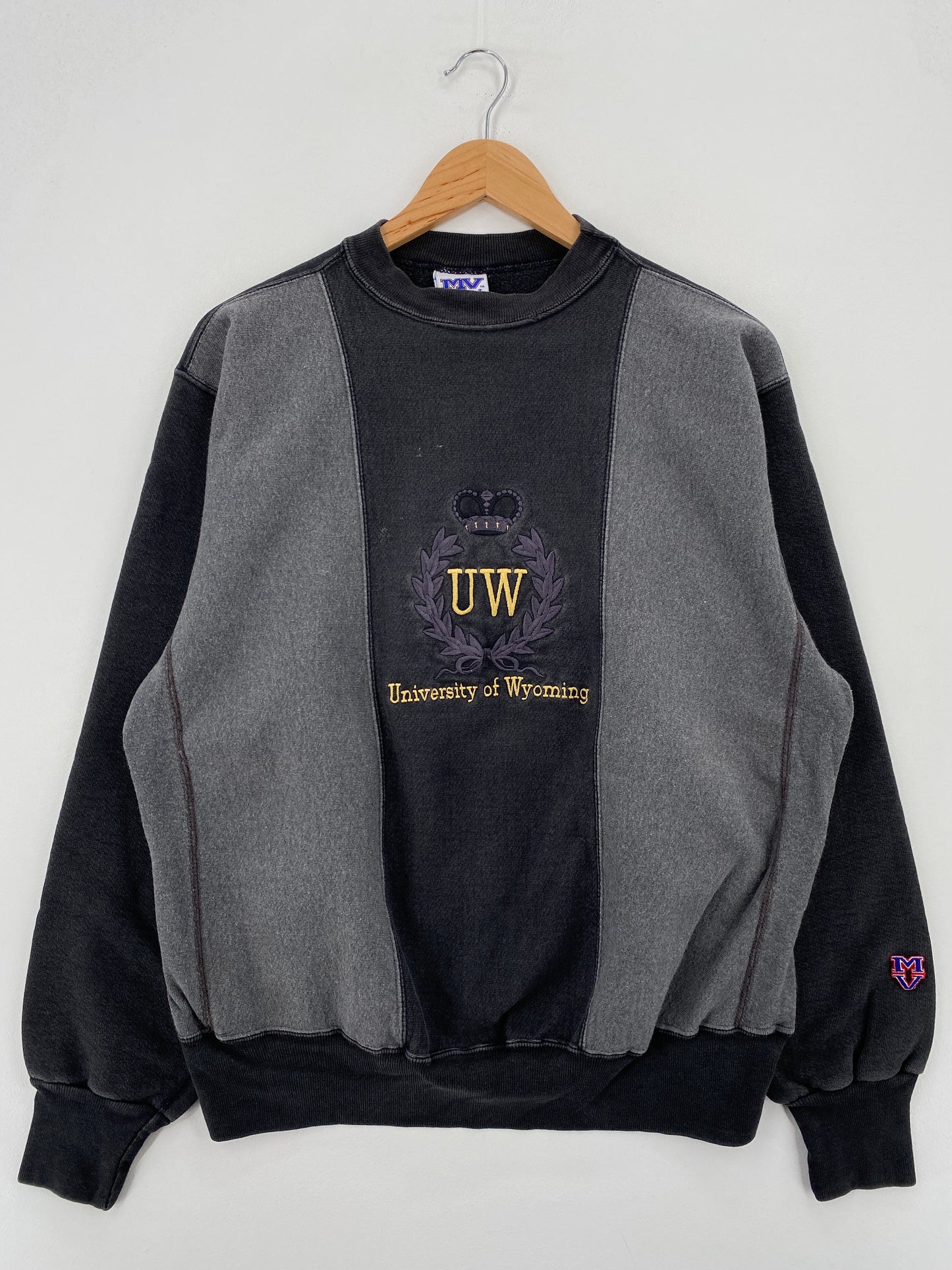 90’s UNIVERSITY OF WYOMING Made in USA Size XL Vintage College Sweat-Shirt / A7760