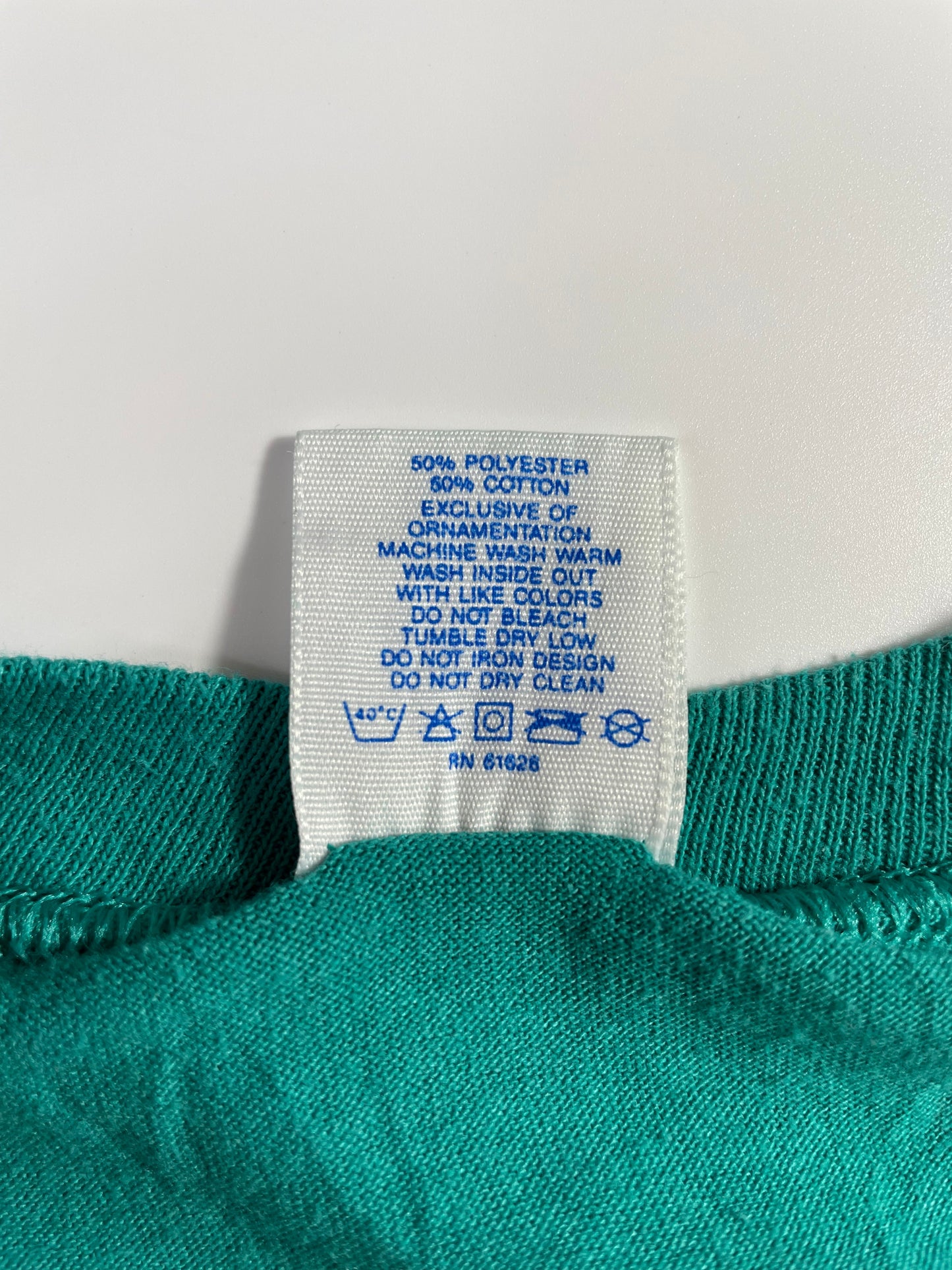 1992 LOONEY TUNES BUGS BUNNY Made in USA Size L Vintage T- Shirt / E1390T