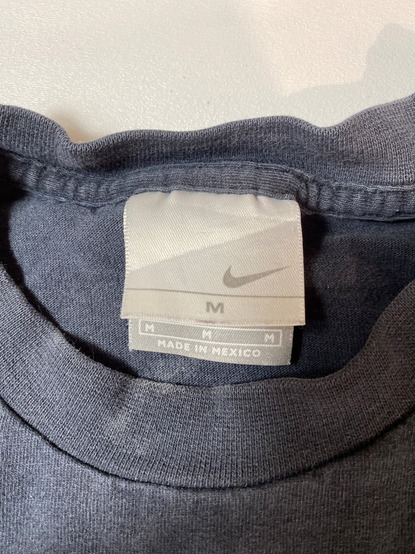 00’ NIKE MINI SWOOSH  Size M Vintage  T-shirt /9414