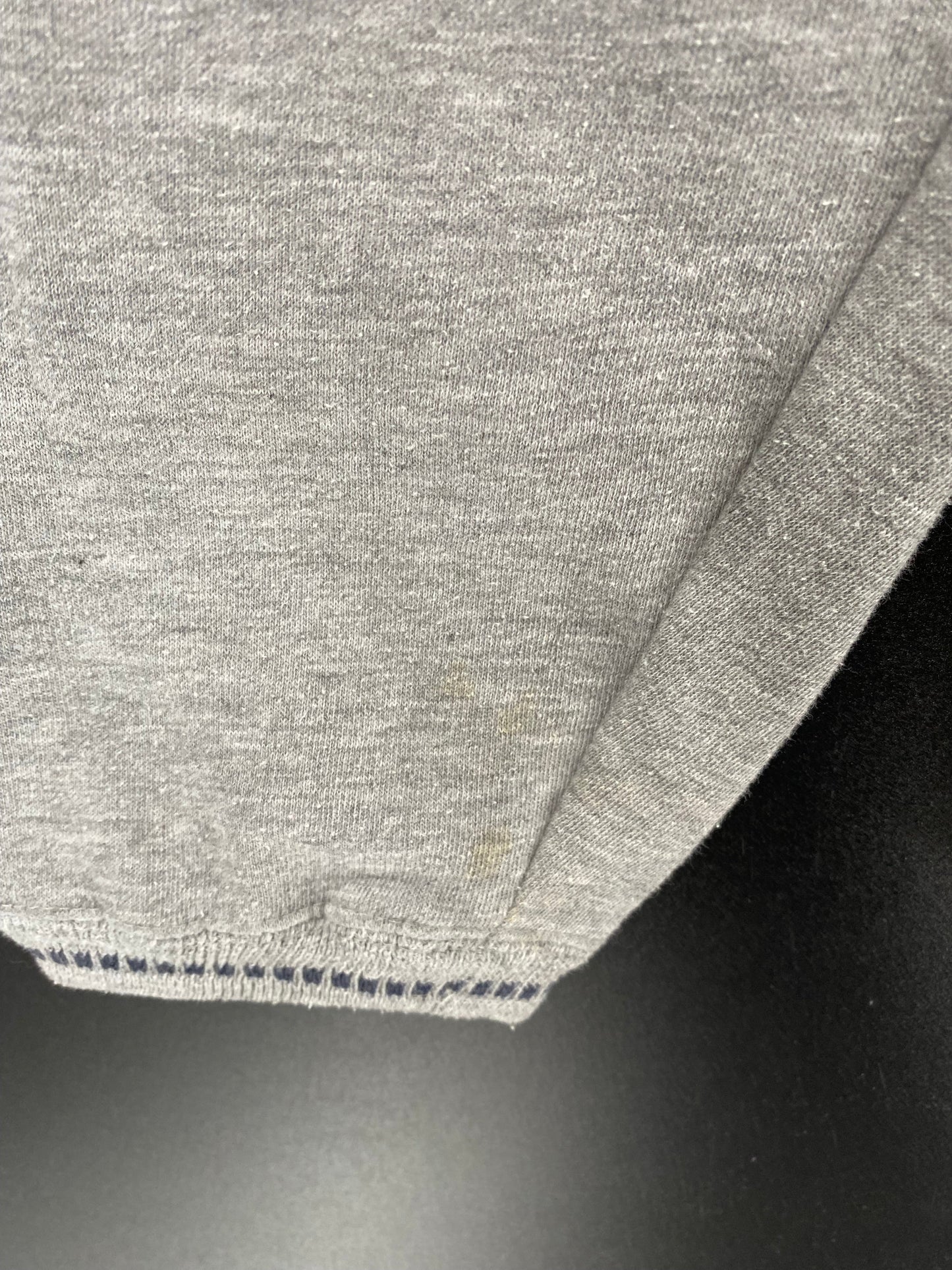 00’ DISNEY WINNIE THE POOH Size L Vintage Sweat-shirt / E528