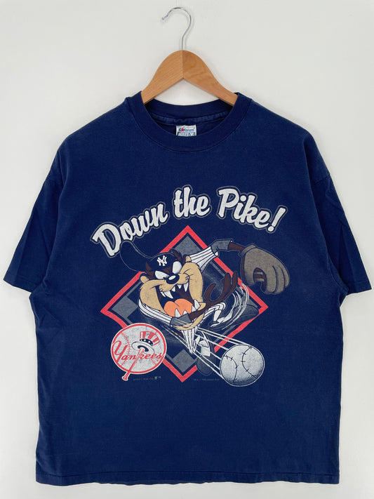 1993 NEW YORK YANKEES x LOONEY TUNES TAZ Made in USA Size XL Vintage MLB T-Shirt / A2183