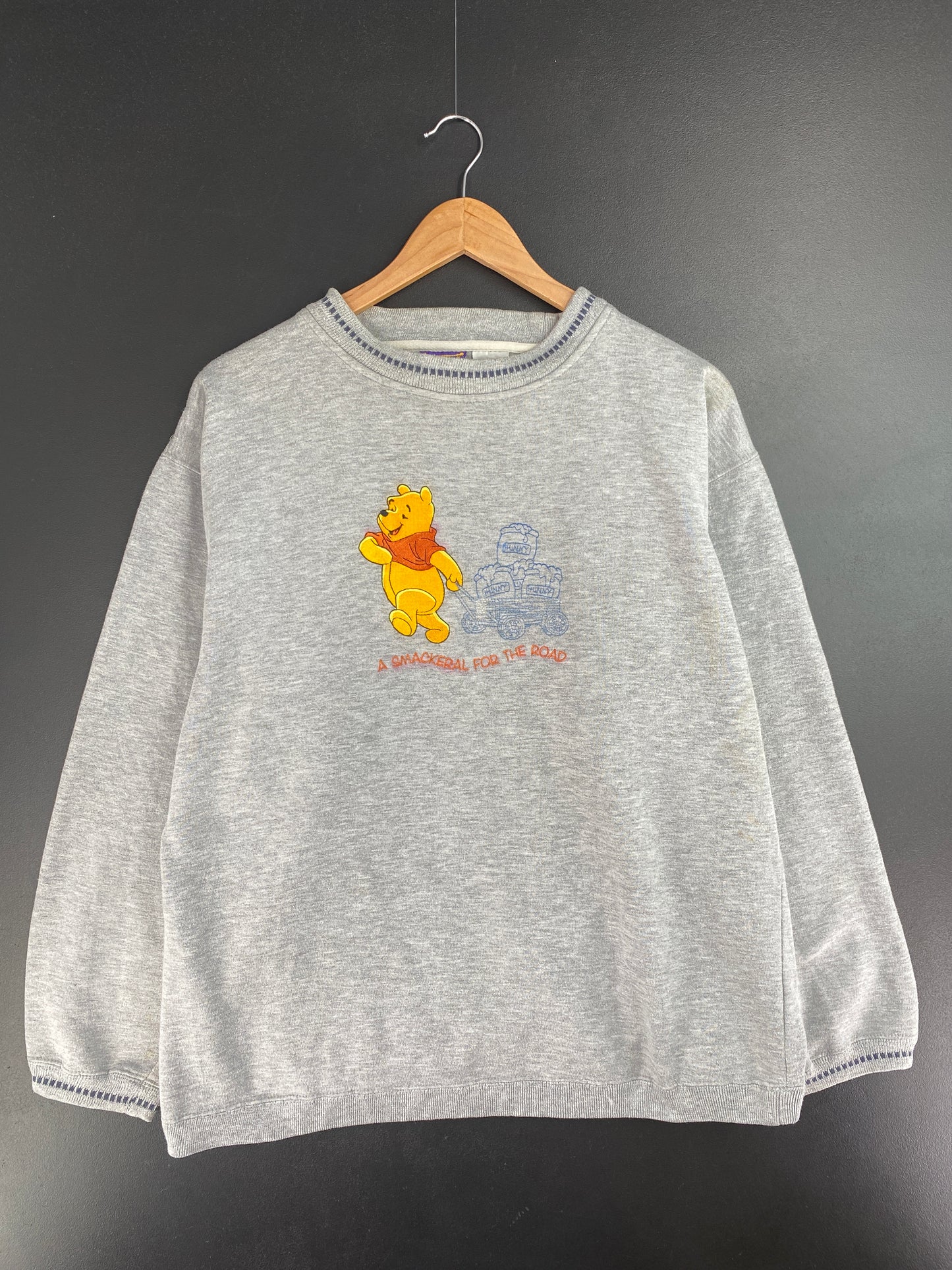 00’ DISNEY WINNIE THE POOH Size L Vintage Sweat-shirt / E528