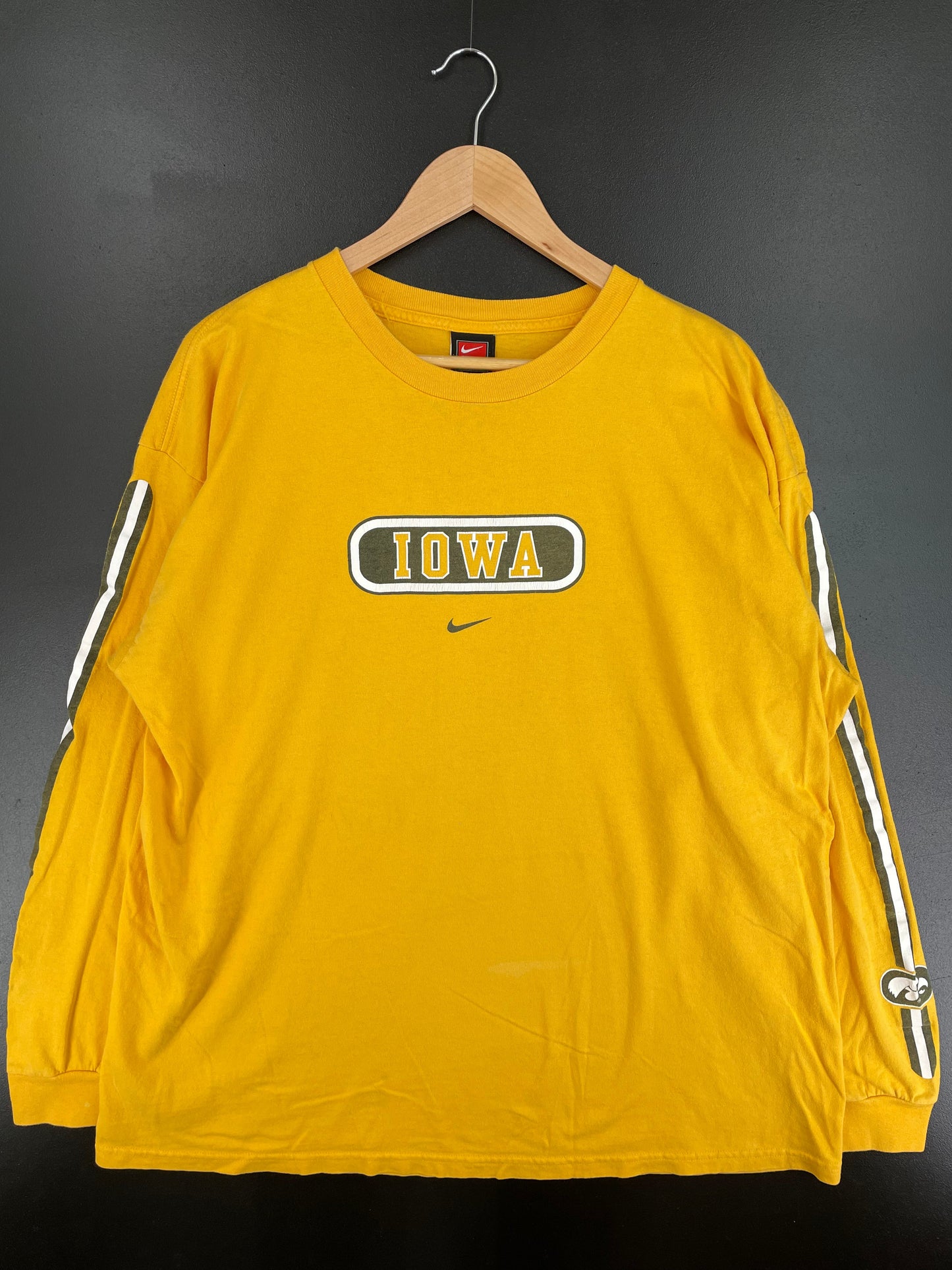 .00' NIKE x IOWA HAWKEYES Size XL Vintage College Long Sleeve T-Shirt / E2859T