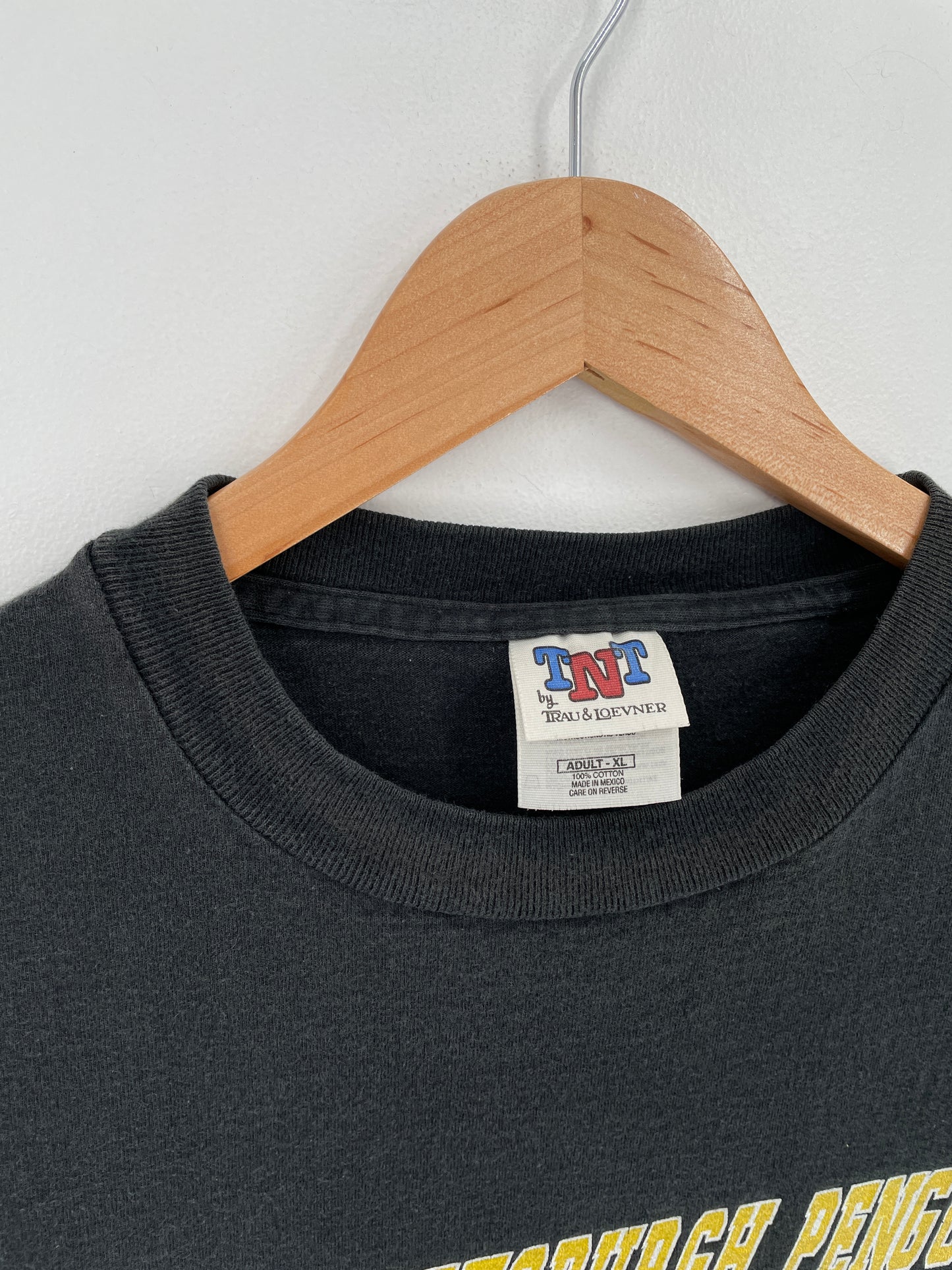 2000 PITTSBURGH PENGUINS x LOONEY TUNES TAZ Size XL Vintage NHL T-Shirt / E4701T