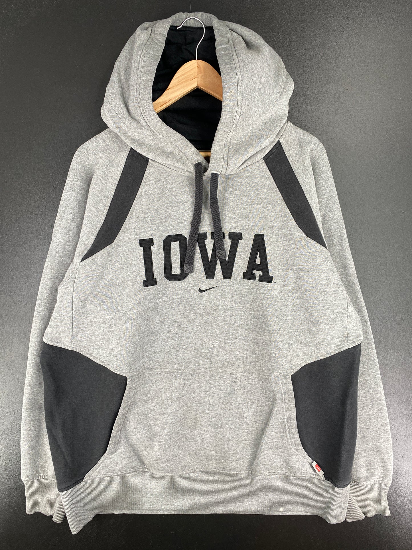 00’ NIKE IOWA HAWKEYES Size L Vintage College Hoodie Sweat-Shirt / A6374